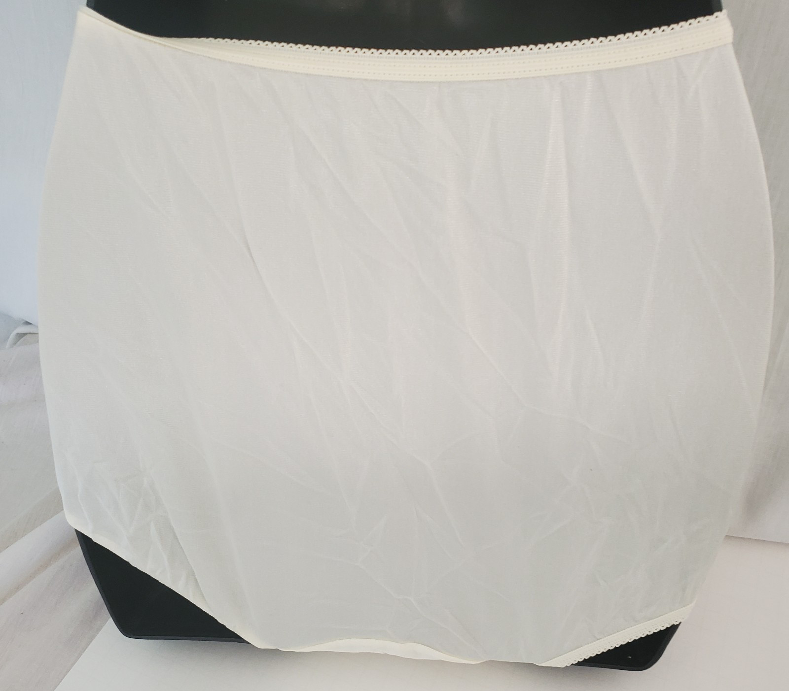 Underneath It All A Vassarette Nylon & Lace Hipster Bikini Panties 5 Small NWT