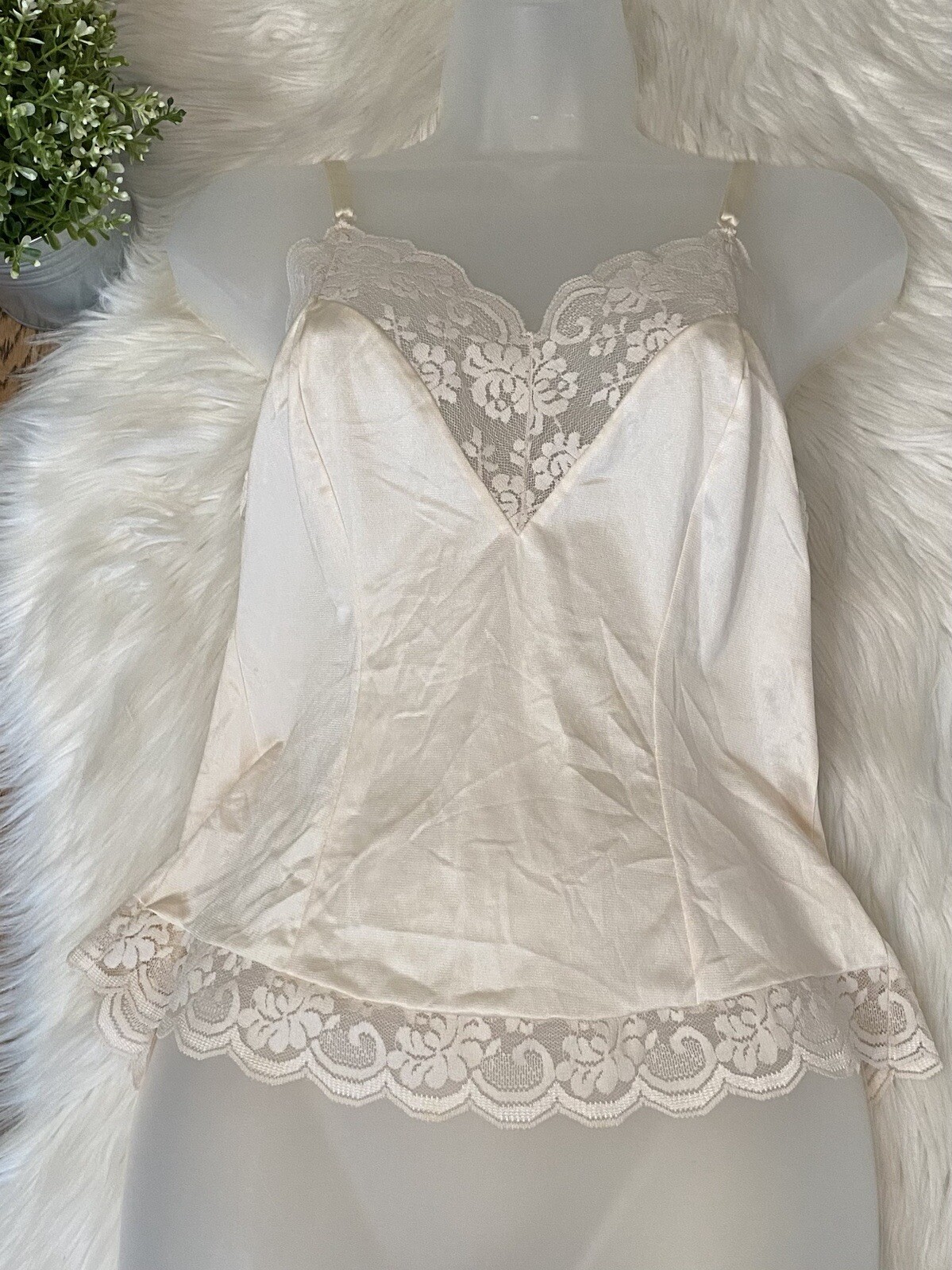 Vintage Maidenform Chantilly Lace Nylon Camisole Women&rsquo;s Cream Ivory Sz 34 USA