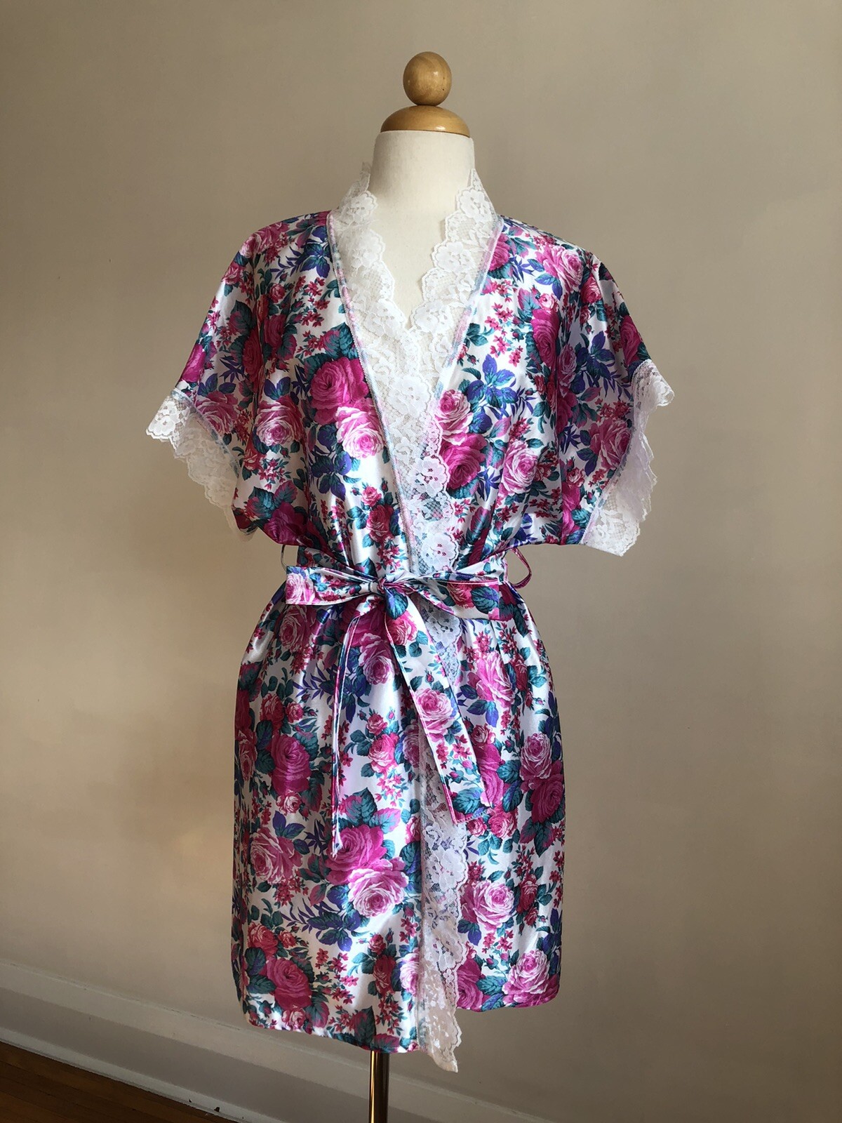GORGEOUS NWOT VTG PRIVATE MOMENTS Pink Floral White Lace Robe Dressing Gown SZ M