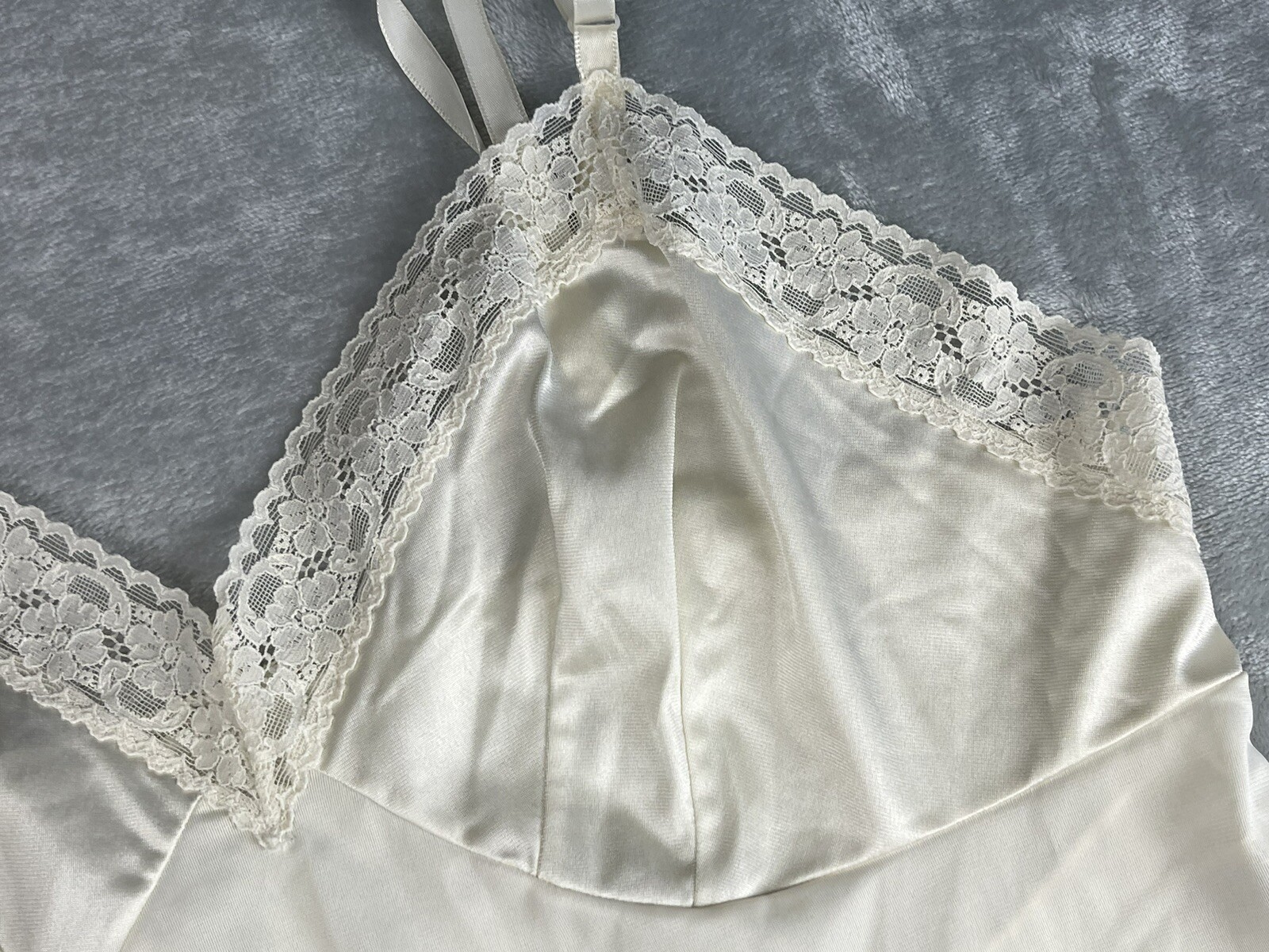 Vanity Fair Ivory Nylon Full-Length Slip Style 10-103 Size 38 24&Prime;/44 Lace Trim