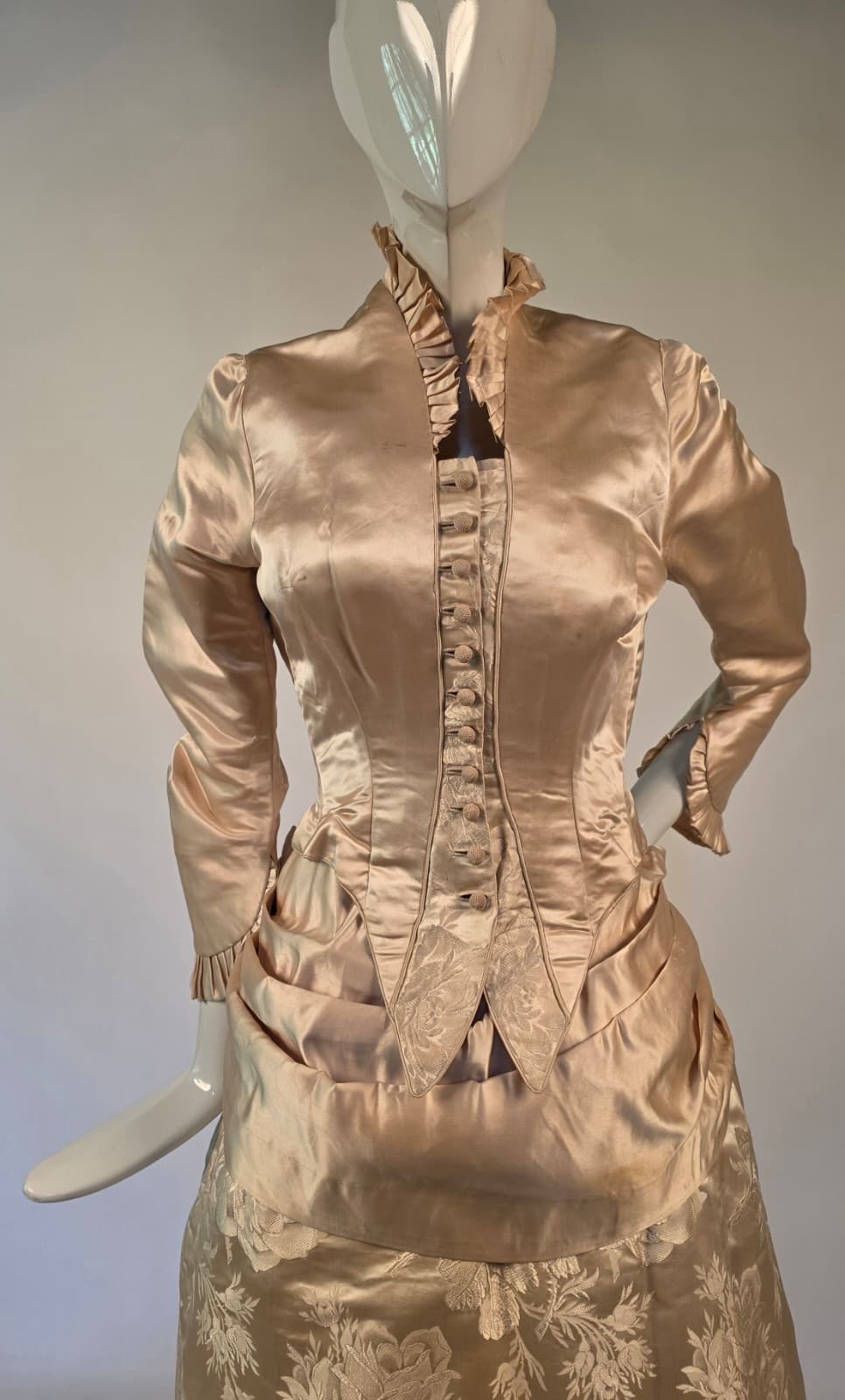VICTORIAN 1880’S 2 PC ROSE PATTERN SILK BROCADE BUSTLE WEDDING DRESS W TRAIN