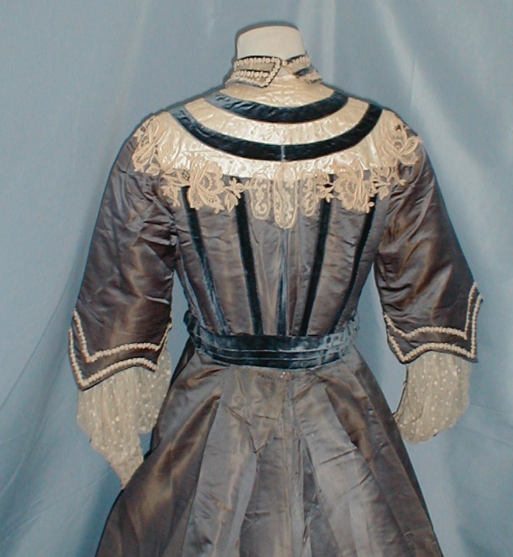 Elegant Antique Evening Dress Victorian 1890 Changeable Green Silk Lace Trim