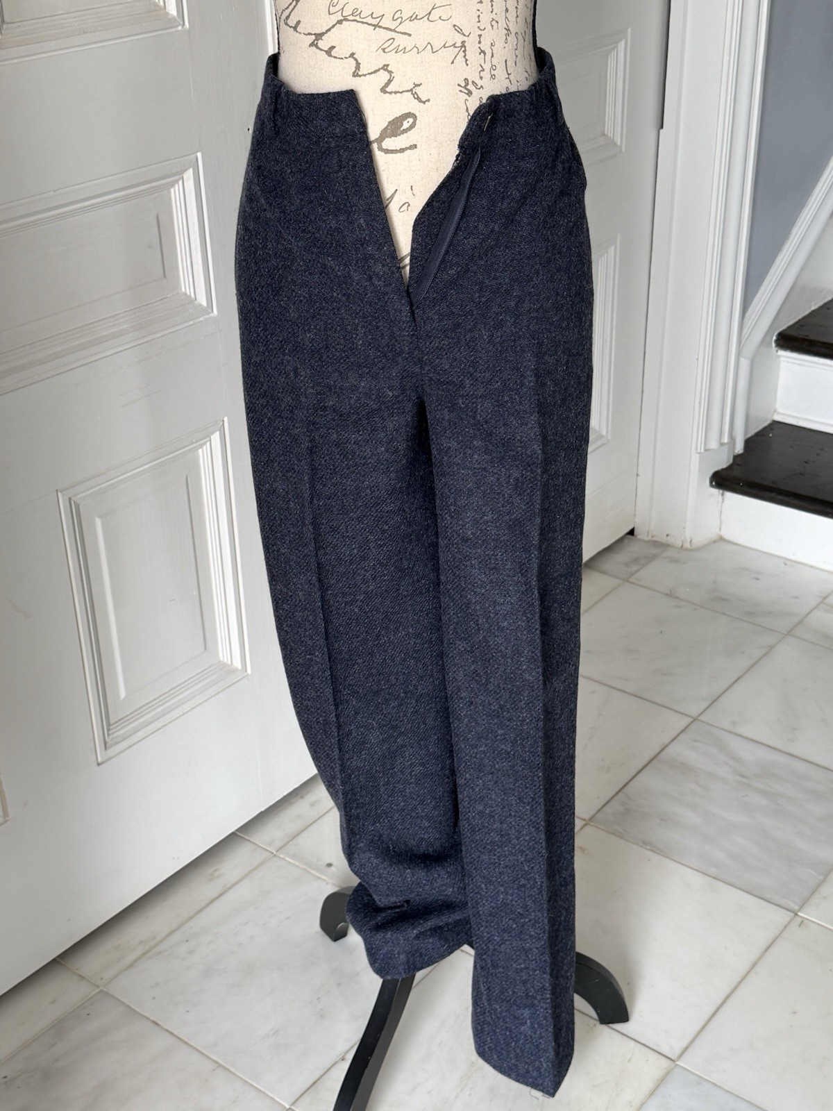 Vintage Intuitions 100 % Wool Dark Blue 2 Piece Pant Suit Ladies Size 6