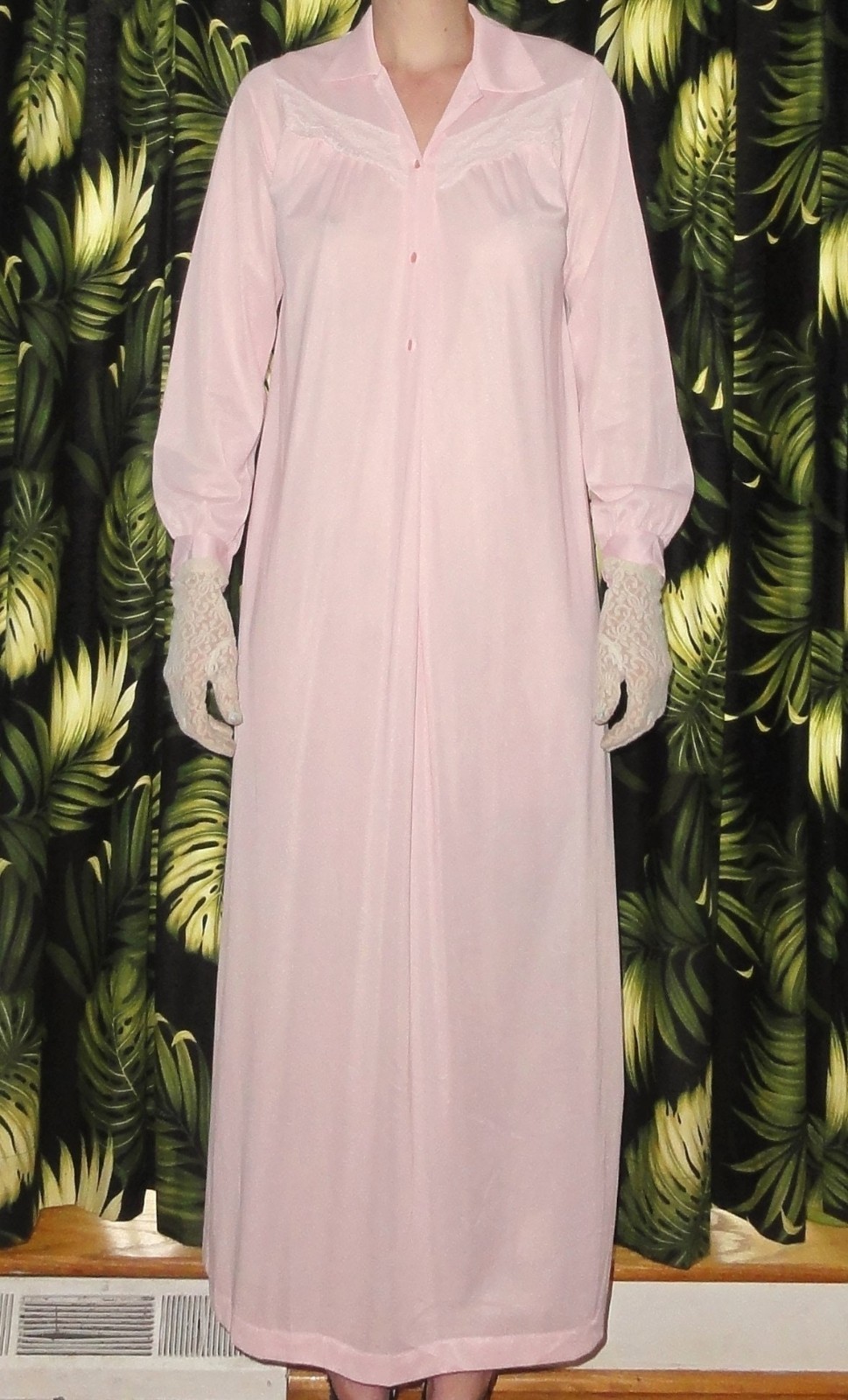 Vintage Pink Pinehurst Lingerie Nylon Nightgown S retro sleepwear button up