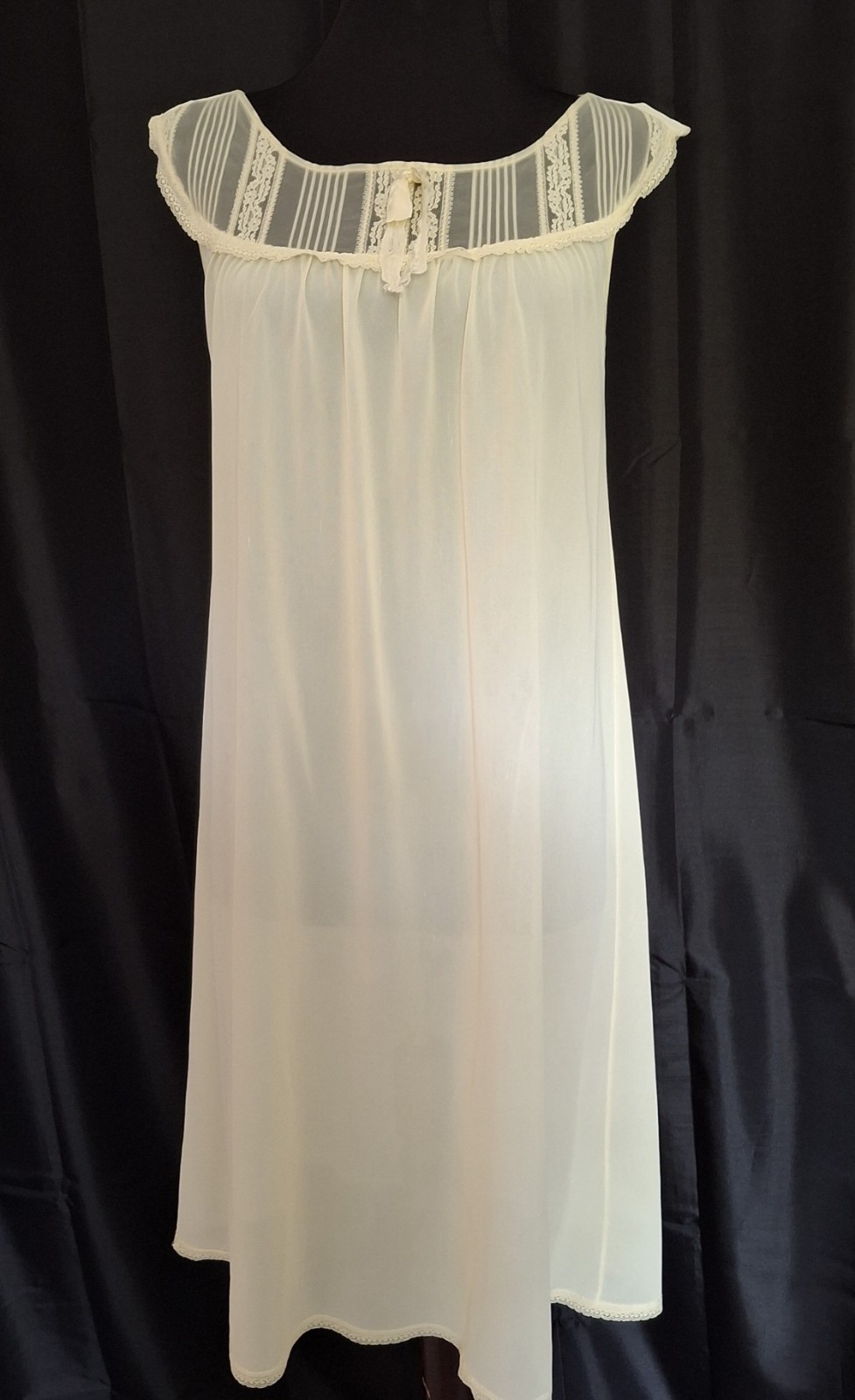 Vtg Pretty 60&rsquo;s Philmaid Yellow Floral lace accent Nylon Nightgown Lingerie sz M