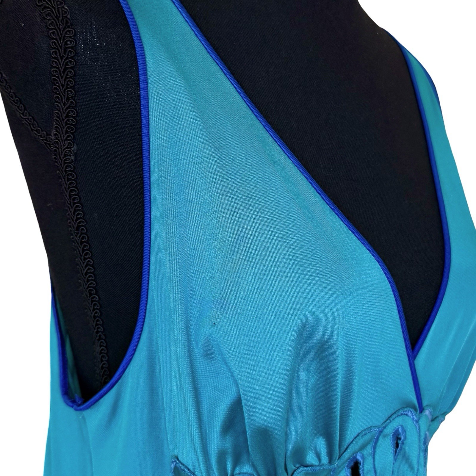 Vintage 70s Shadow Line Turquoise & Purple Embroidered Peacock Nightgown – Small