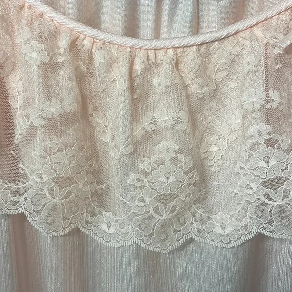 Vintage Stardust peach blush negligée 💯 nylon size 42 lace chemise nightie