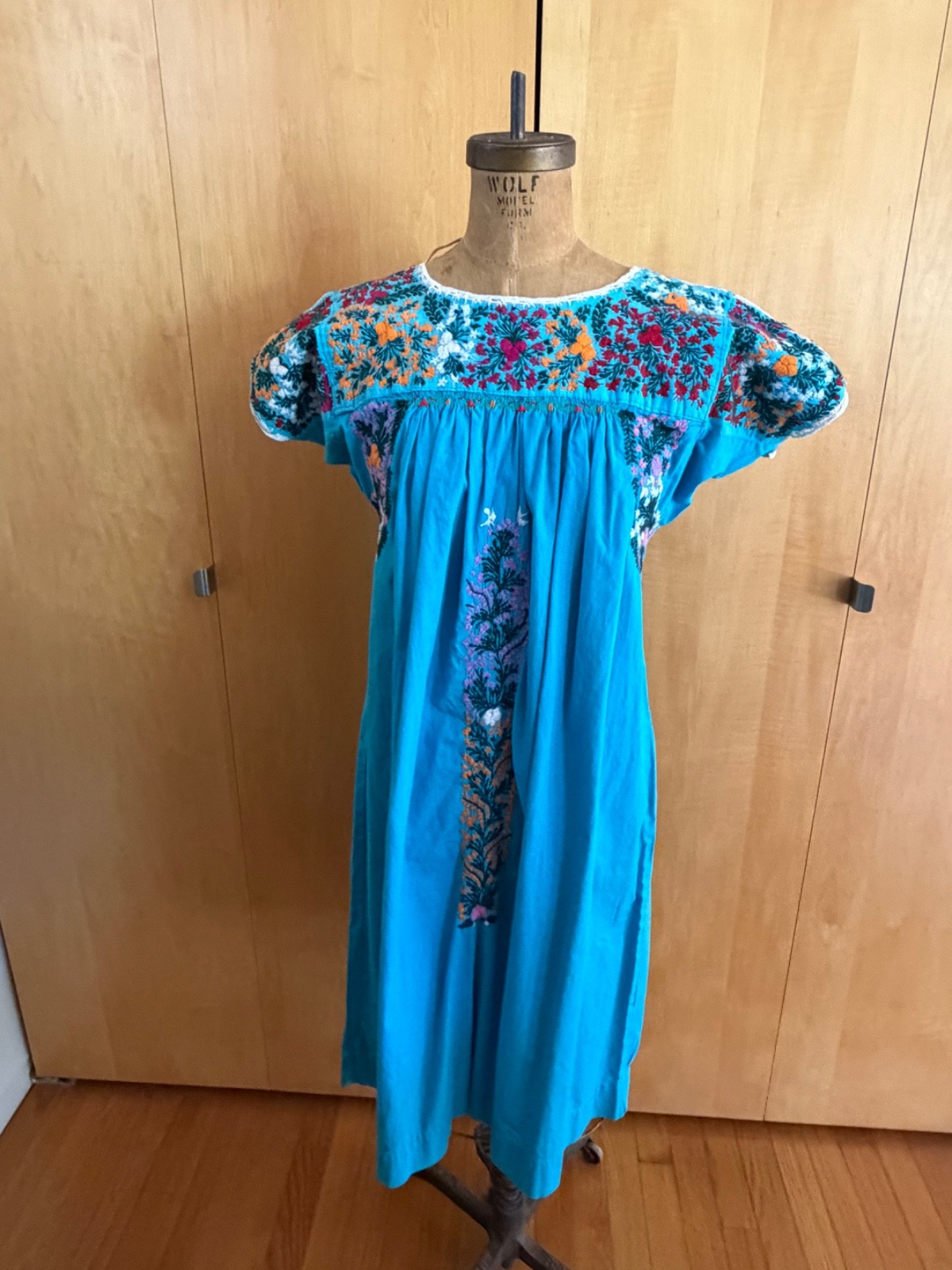 Vintage Cotton Oaxacan Mexican Dress Hand Embroidered – « Floral Beauty! »