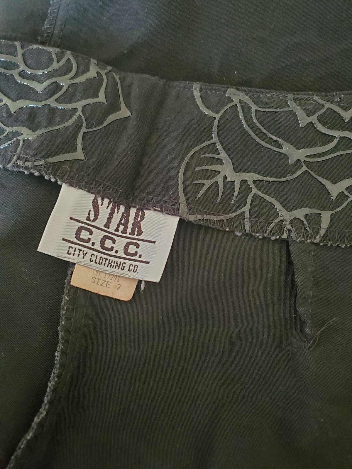 🕊STAR C.C.C.🕊 Black Embossed Rose Print Gothic Design Vintage Jeans Sz 7 🌹