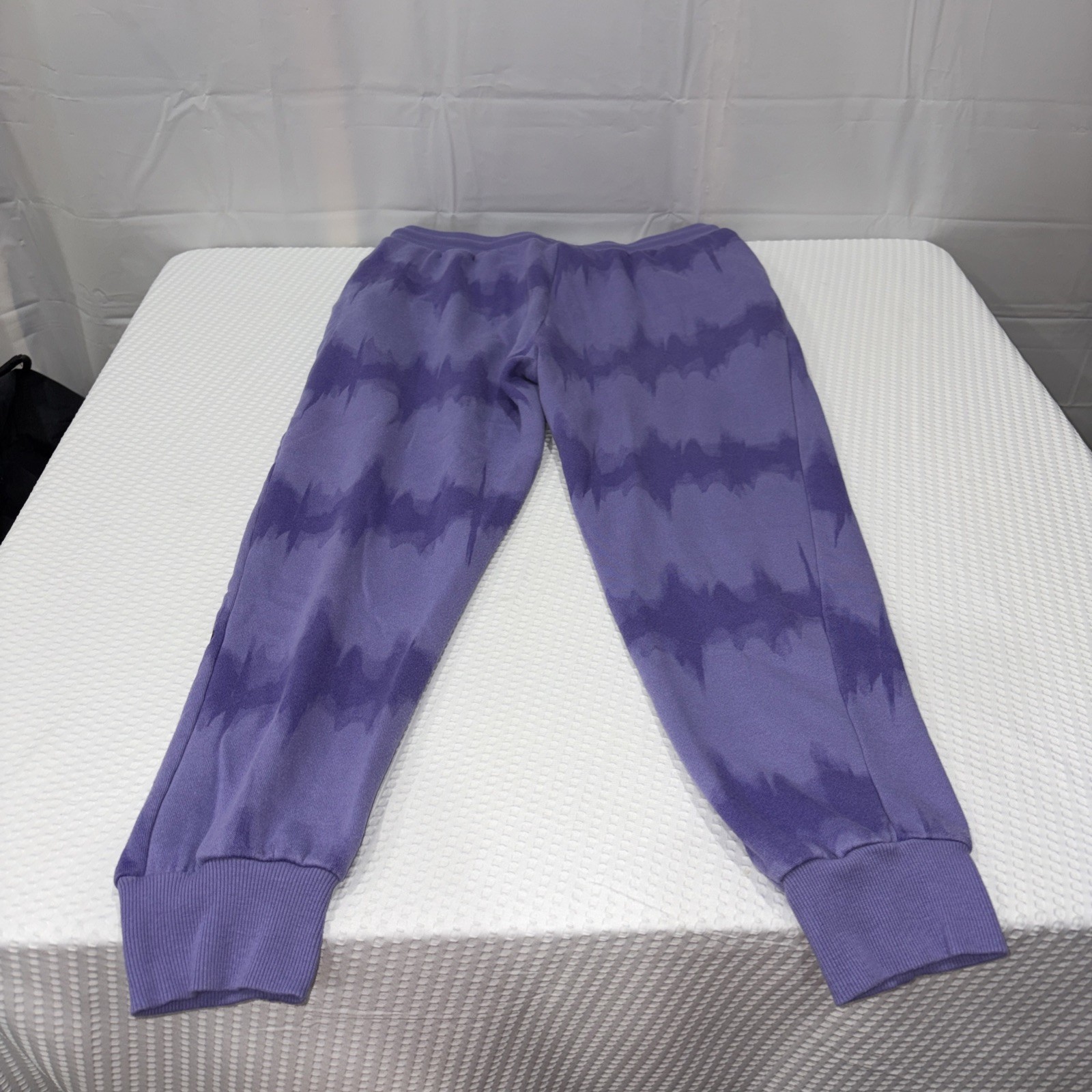 Scooby-Doo Mens Medium Jogger Sweatpants Purple Tie-Dye Keep On Snackin Graphic