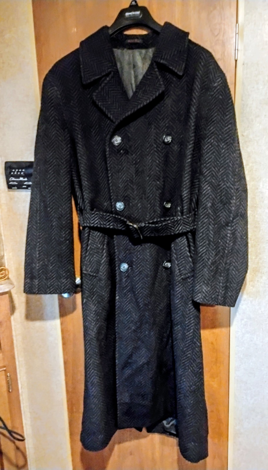 MAN IN WOOL-Black Men&rsquo;s Double Breasted Long Herringbone Wool Trench (Brazil) XL