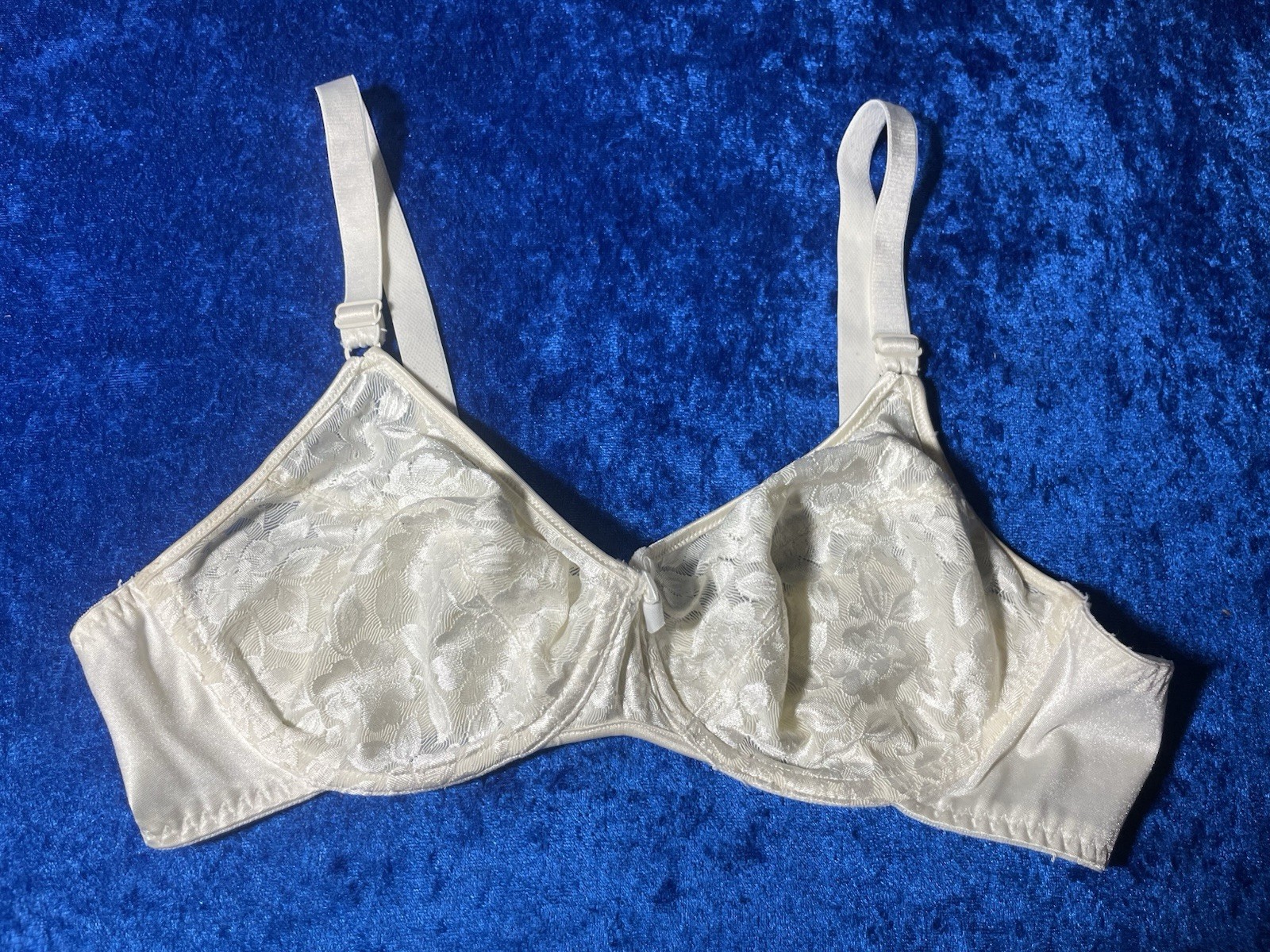 Vintage Everyday Romance Maidenform Bra 38b Shiny White Nylon Underwire