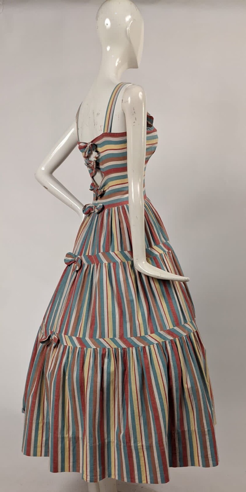 SWEETEST 1940’S STRIPED LINEN DRESS W OPEN BOW BACK DETAIL