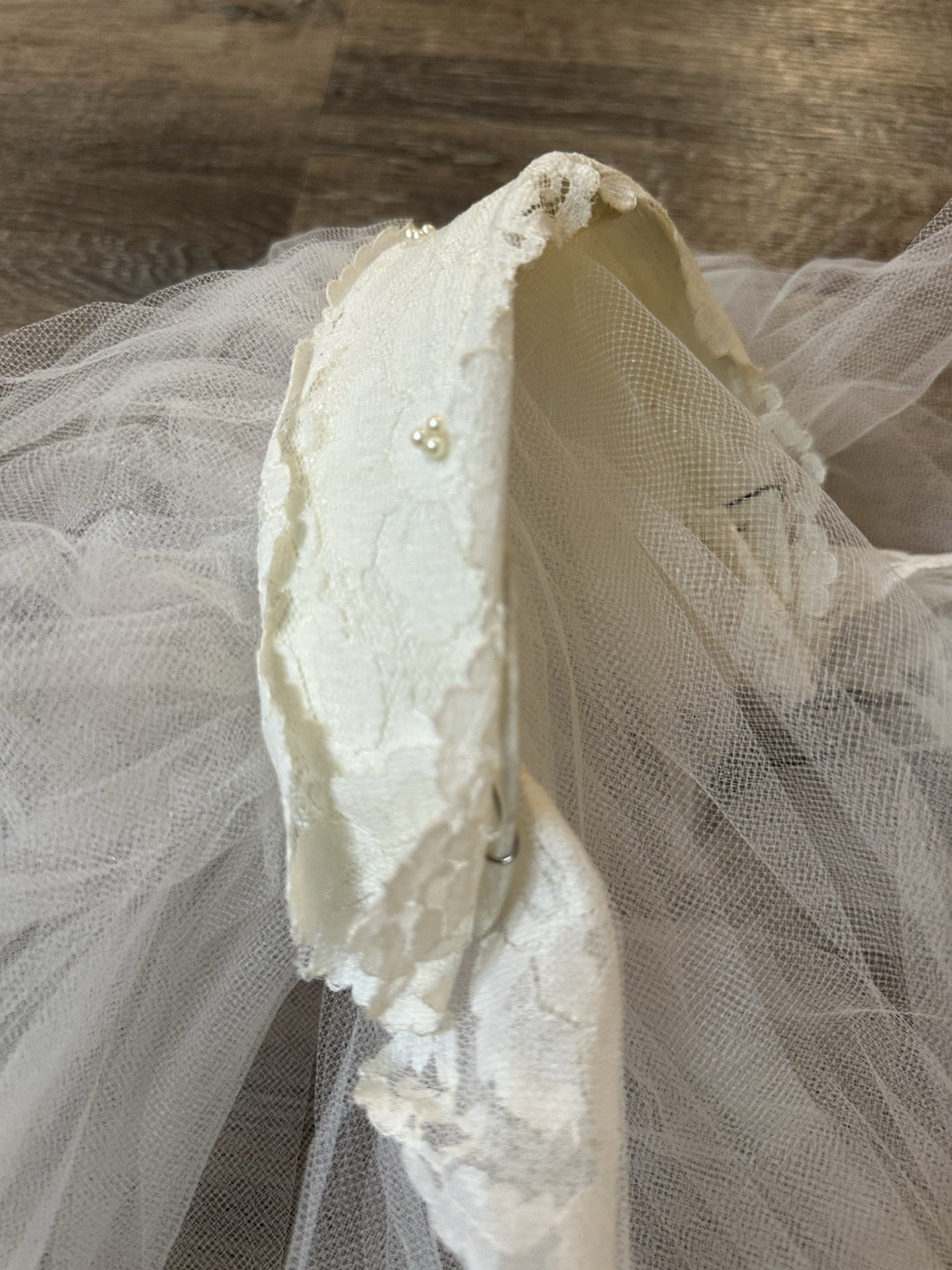 Vintage Wedding Dress Gown S White Chantilly Lace Long Sleeve Fitted Train Veil
