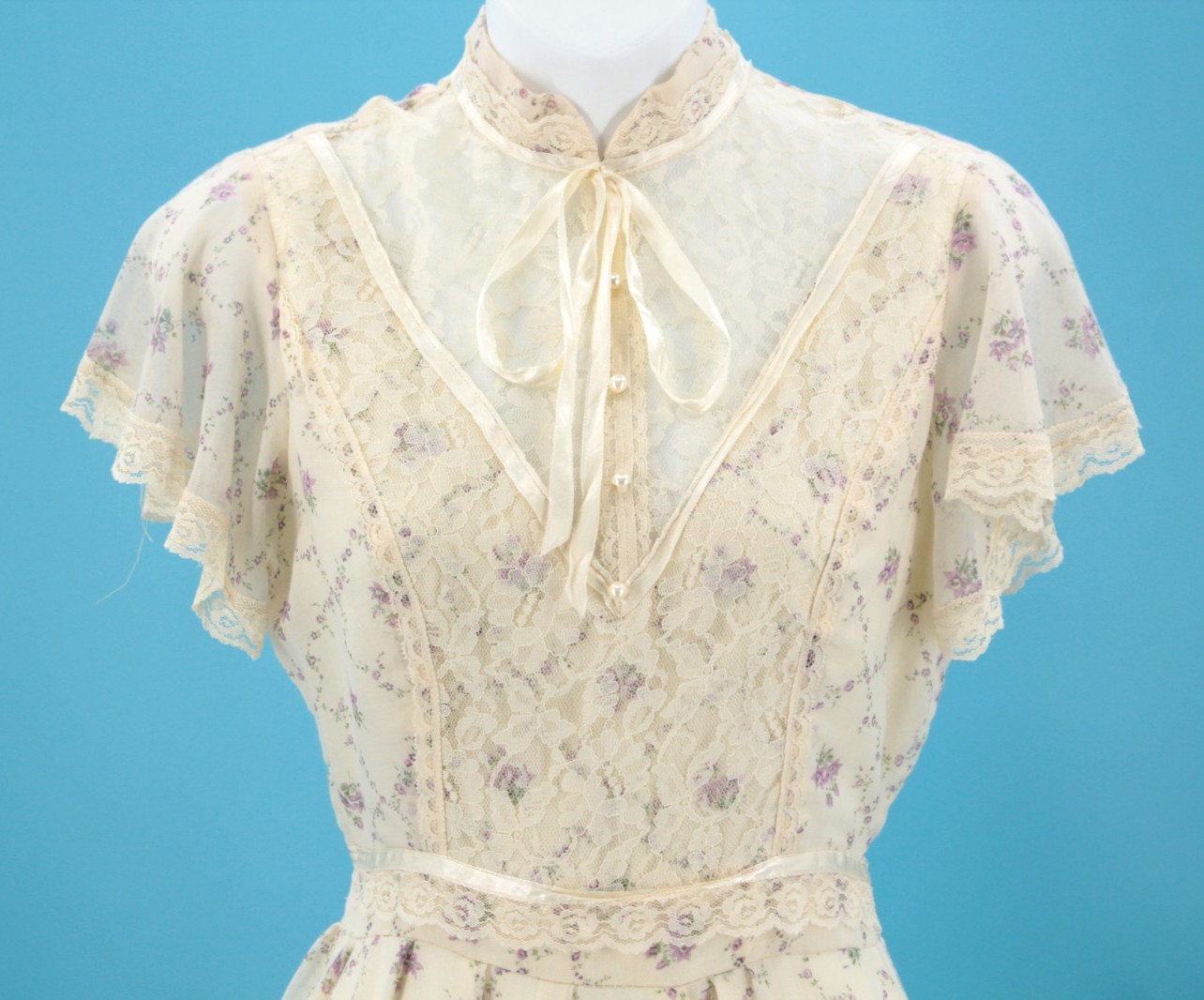 Vtg Women&rsquo;s 70s Cream & Purple Floral Midi Prairie Dress W/ Lace Trim S/M 1970s