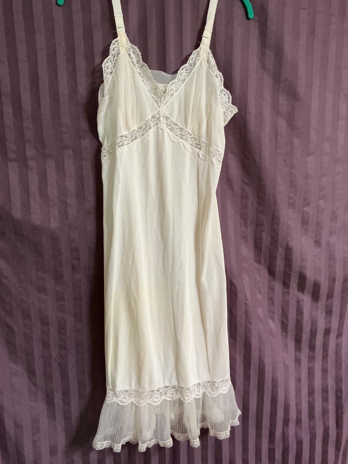 VINTAGE MOVIE STAR FULL SLIP PLEATED PINE TUCK LACE SZ. 36 CREAM