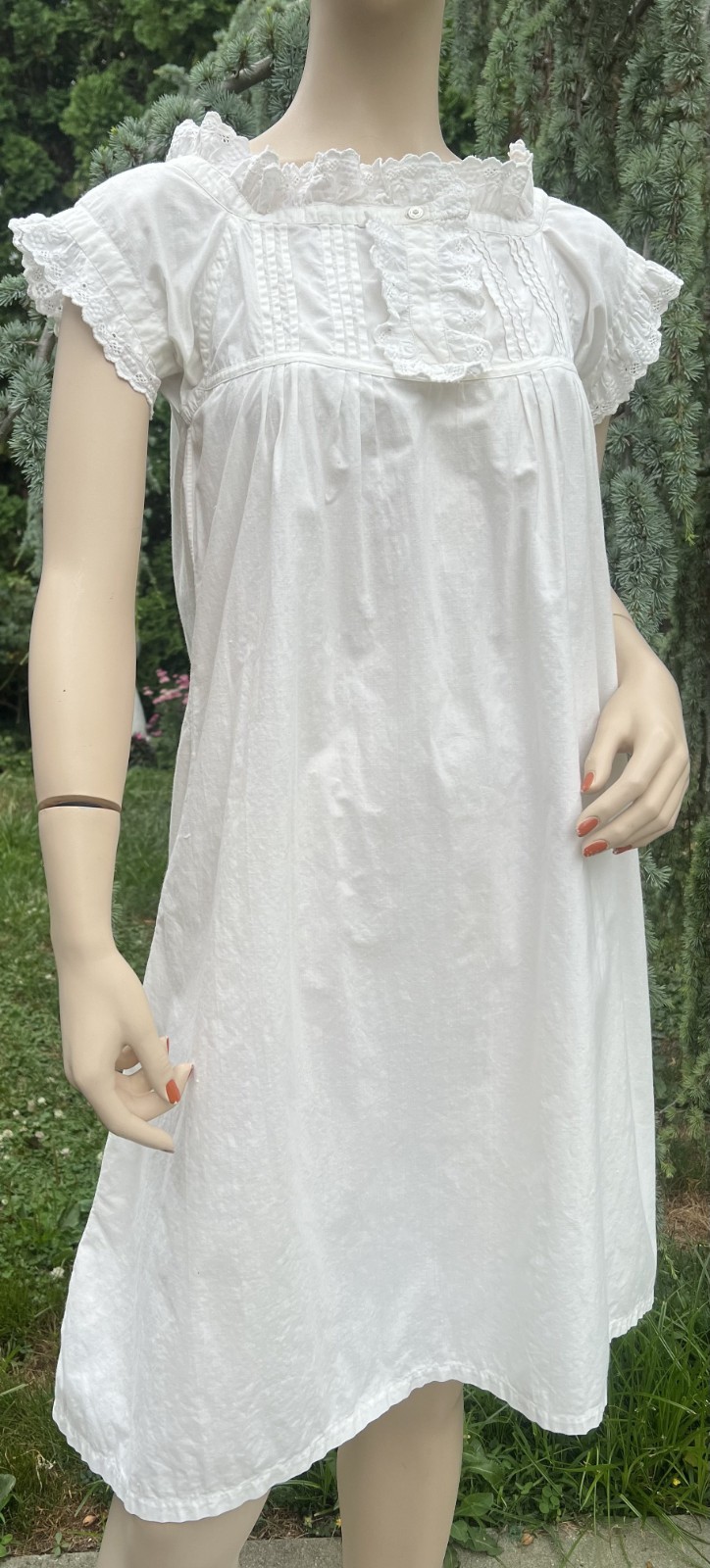 ANTIQUE EDWARDIAN WHITE COTTON NIGHT GOWN DRESS W/ EMBROIDERED RUFFLES