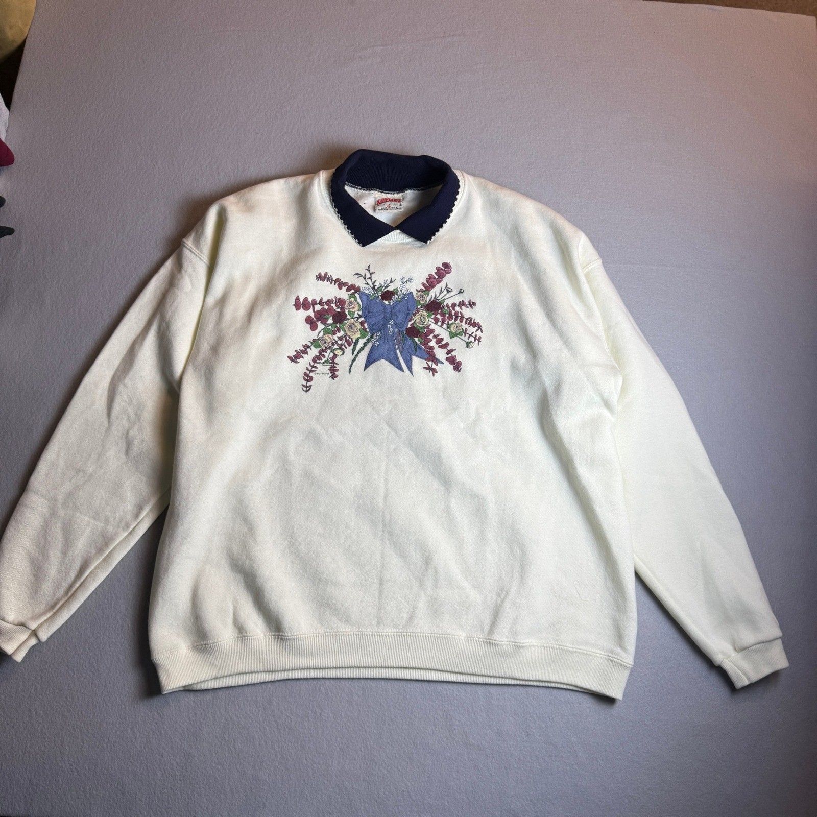Vintage Nutmeg Mills Floral Bow Sweatshirt XL Cream Navy Collar Made in USA