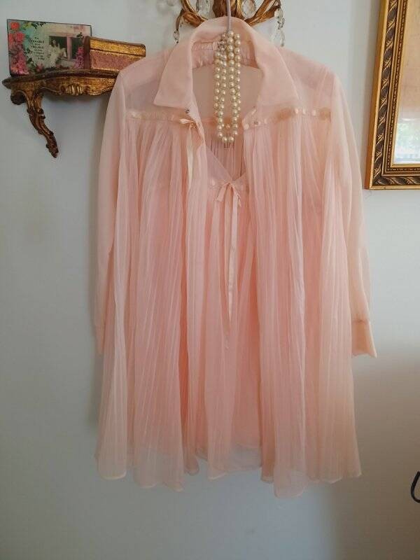 Vintage 60&rsquo;s Pink Chiffon Peignoir Nightgown Dress Formfit Rogers STUNNING