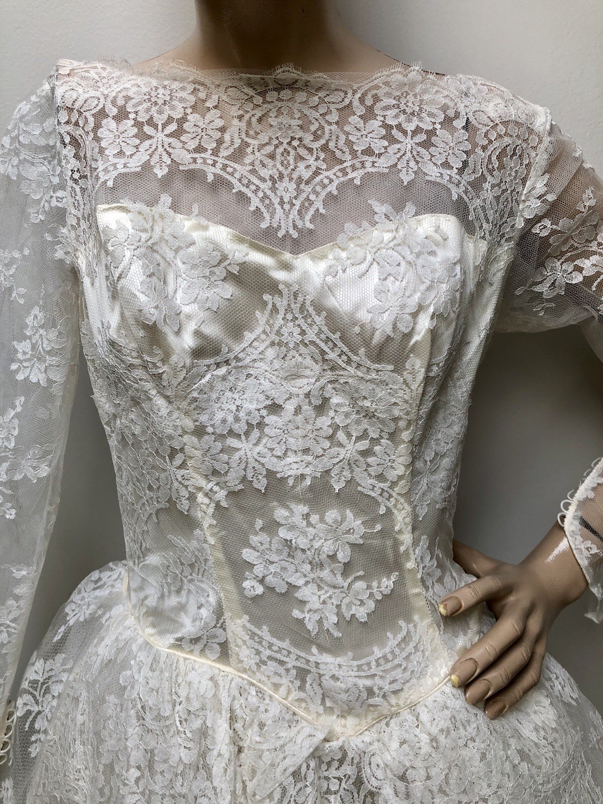 Vintage 1950s Princess Bride Wedding Gowns Ivory Illusion Chantilly Lace Dresses
