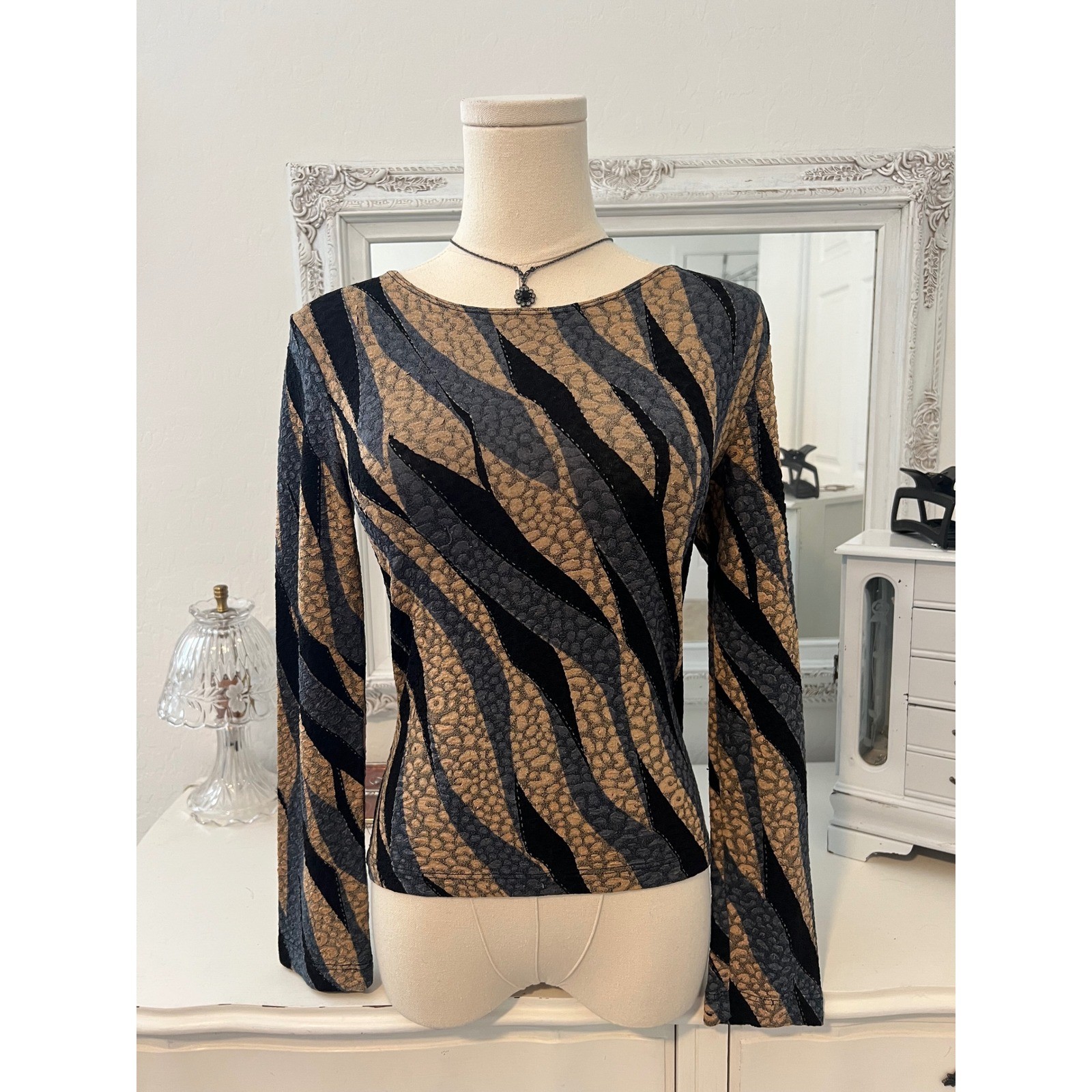 vintage 90s wavy patterned textured long sleeve top