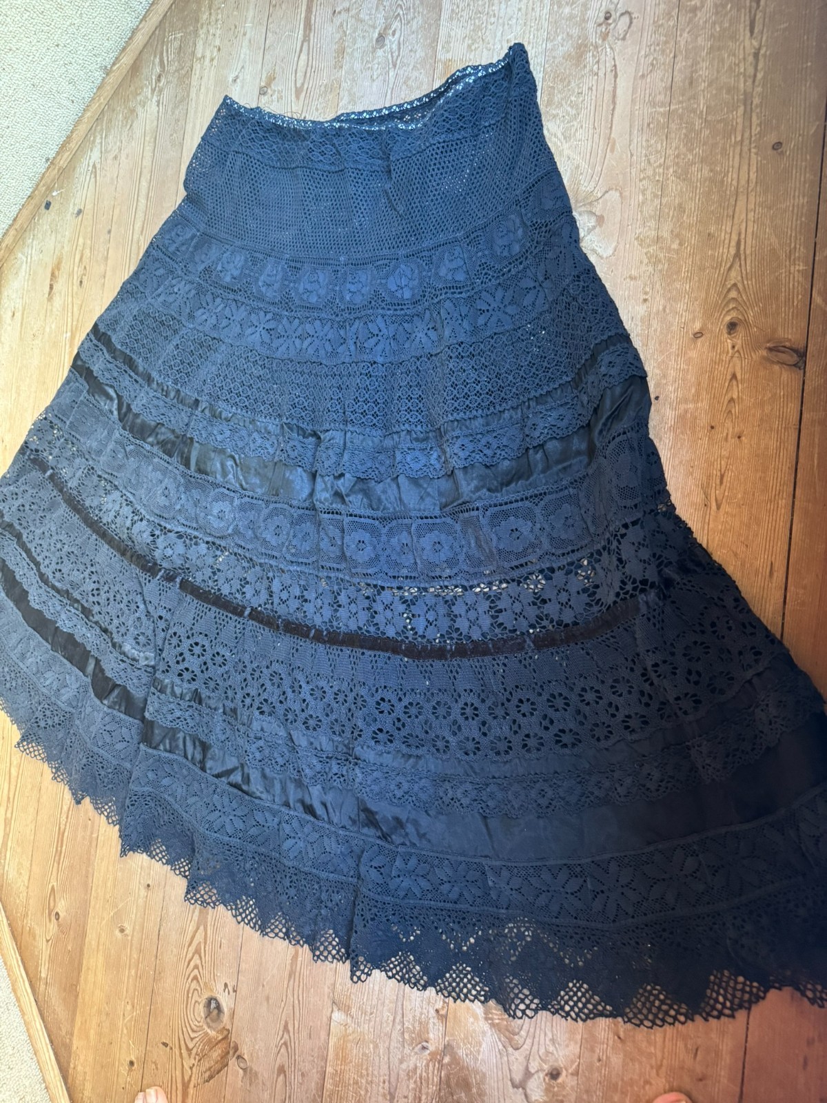 Antique Edwardian 1900 Cotton Gothic Lace Skirt Vintage 44/46