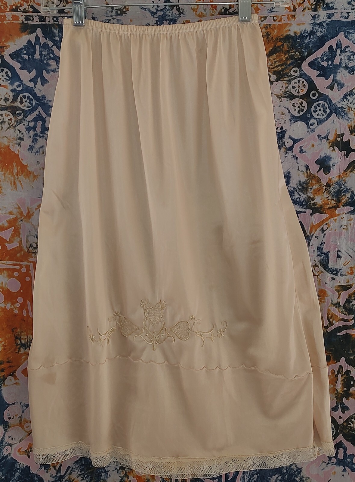 vintage half slip Hanna light peach med embroidered front