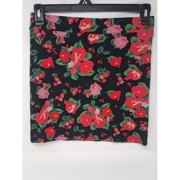 XXI Essentials Forever 21 Floral Mini Skirt Black Red Rose Print Size Large