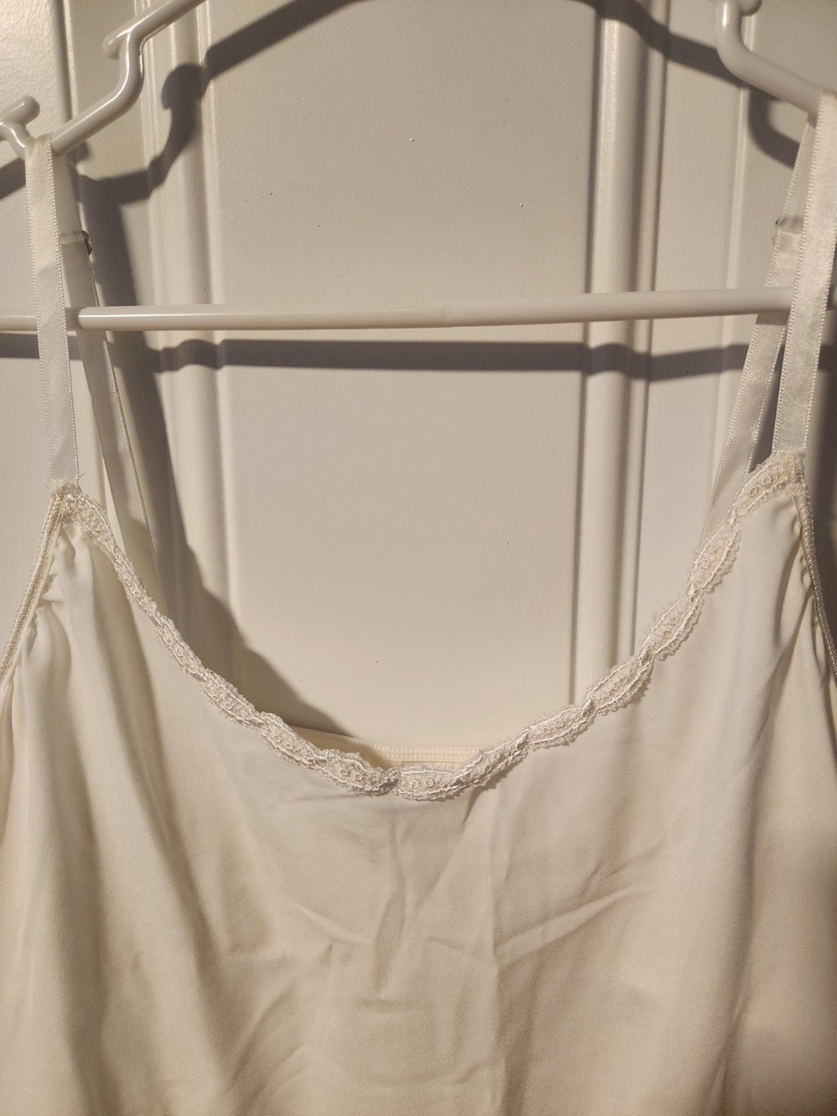VTG Vanity Fair Ivory Polyester Lace Trim Full Slip Dress Size 40