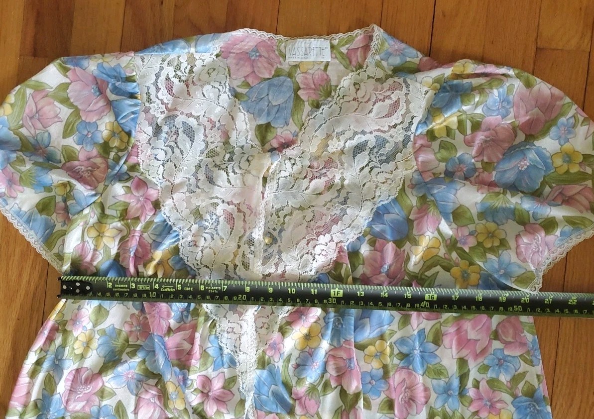 Vintage Vassarette Floral Robe Size Medium Nylon Lace Front Made In Usa