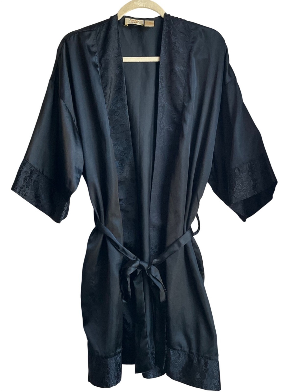 VTG Audrey Lane Med Black Satin Kimono robe Goth Whimsical Old Money