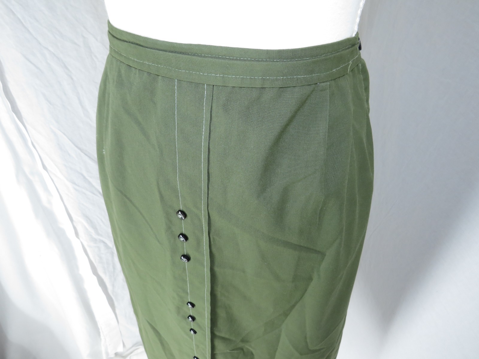 Vintage Union‑Made Olive Green Button‑Front Skirt 14.5” Waist, 26” Length, Retro