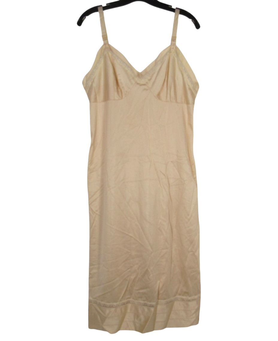VTG PINEHURST Silky NYLON Champagne FLORAL LACE TRIM A-Line SLIP/LINGERIE Sz 38