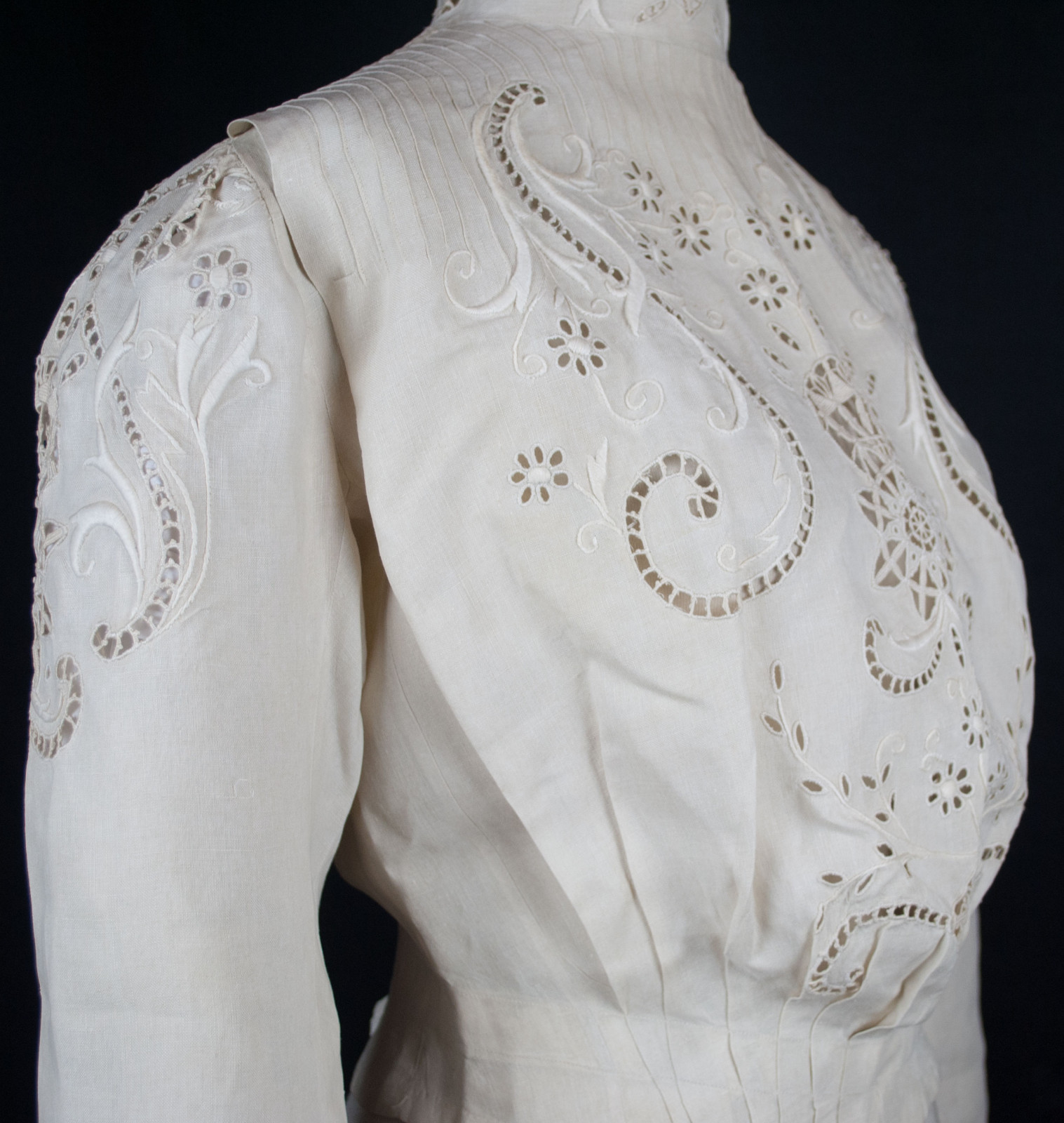 Edwardian 1908 Cutwork Whitework Linen Walking Suit – 3 Piece Outfit