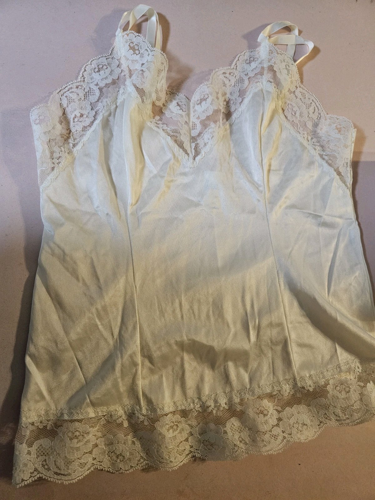 Vintage Women&rsquo;s Camisole S/M Sliperfection Nylon Tricot 15&Prime; flat F305