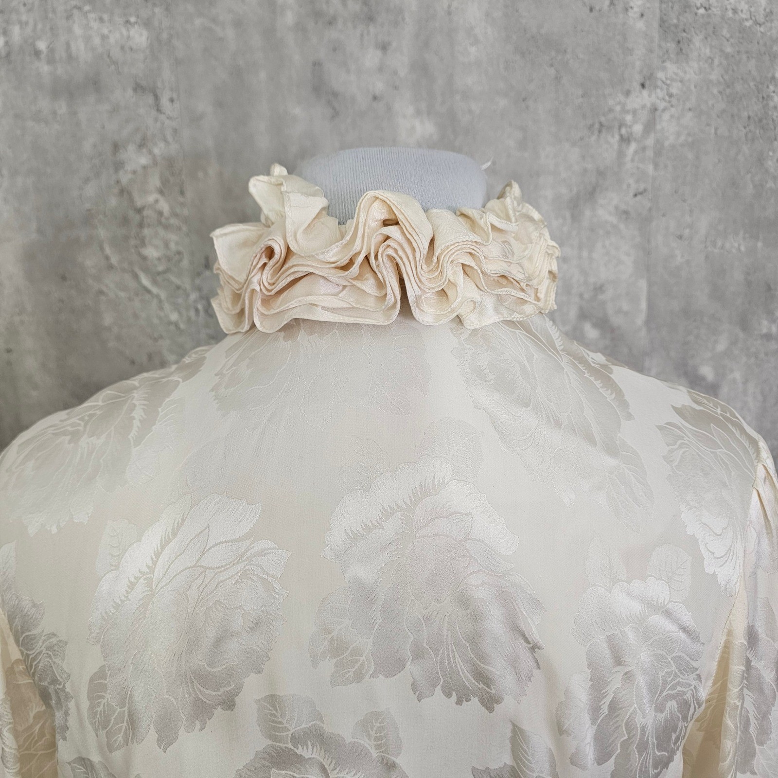 Vintage Ivory Floral Jacquard Ruffle Neck Blouse Romantic Cottagecore Womens M