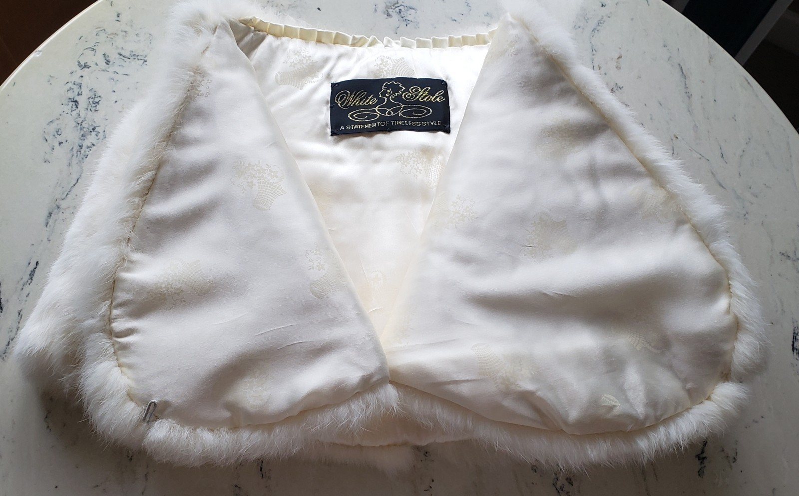 WHITE STOLE &lsquo;Princess&rsquo; Ivory Rabbit Fur Shawl | Old Hollywood Glamour (S-M)