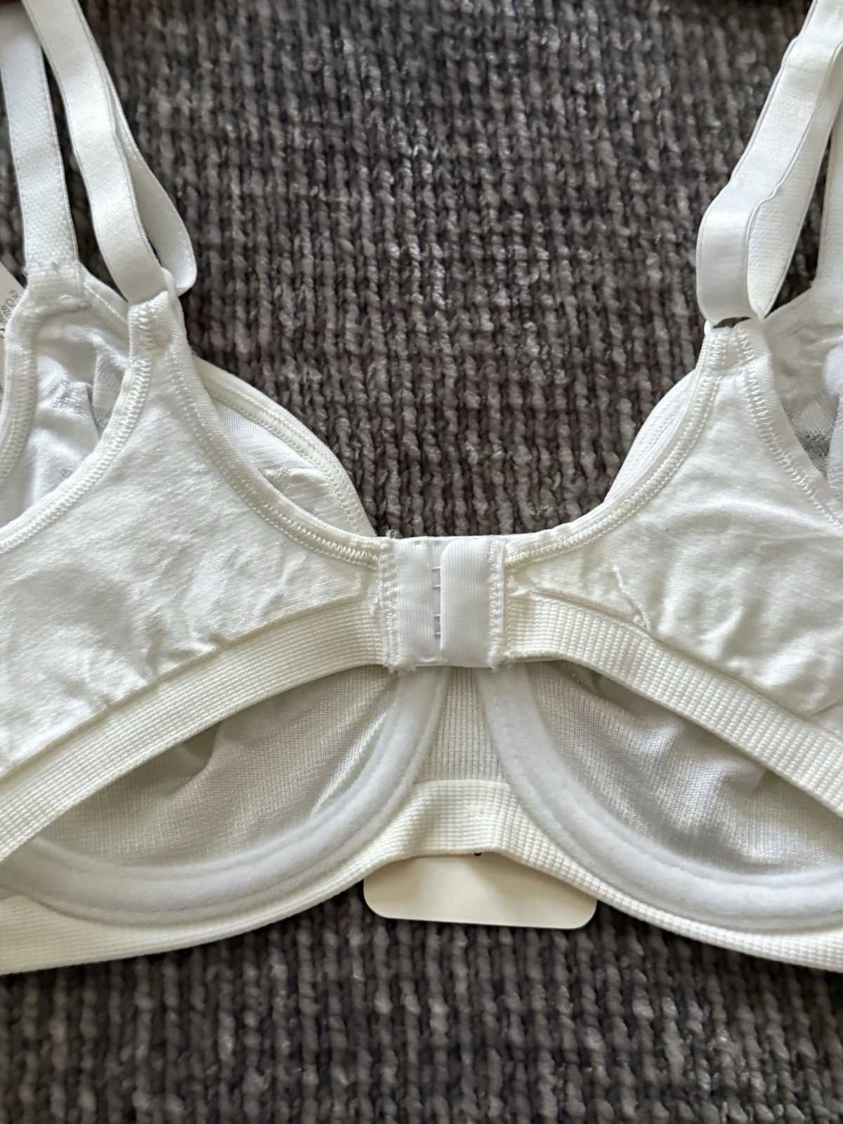 NWT 2001 Vintage BARELY THERE Body Revolution Seamless Underwire Bra 34C NOS