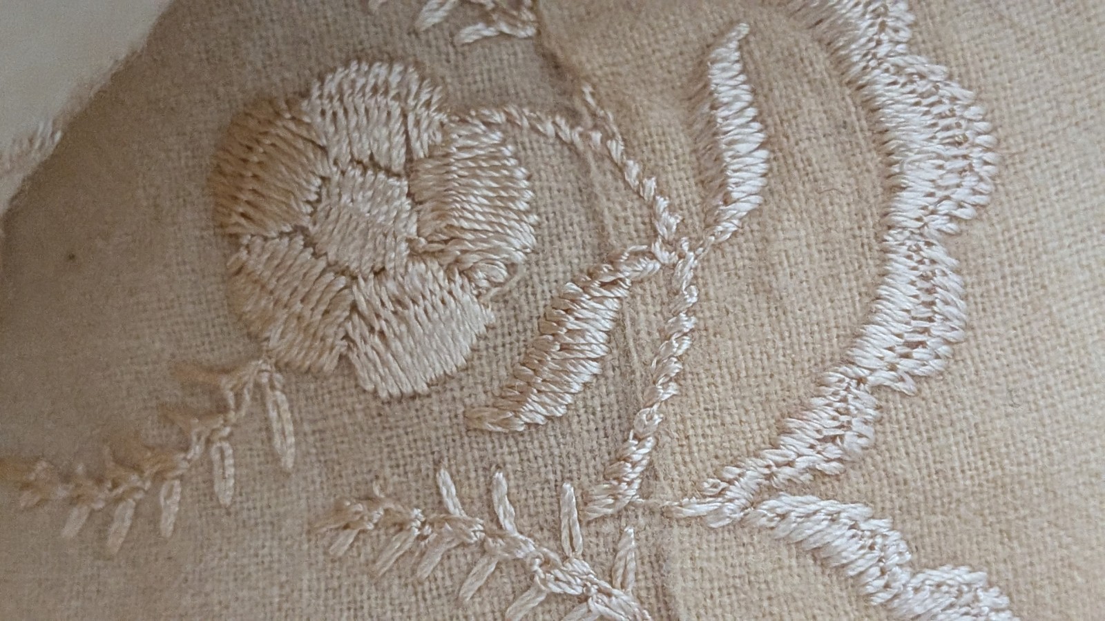 Antique Handmade Embroidered Heavy Weight Linen Petticoat Skirt 16&Prime; Waist