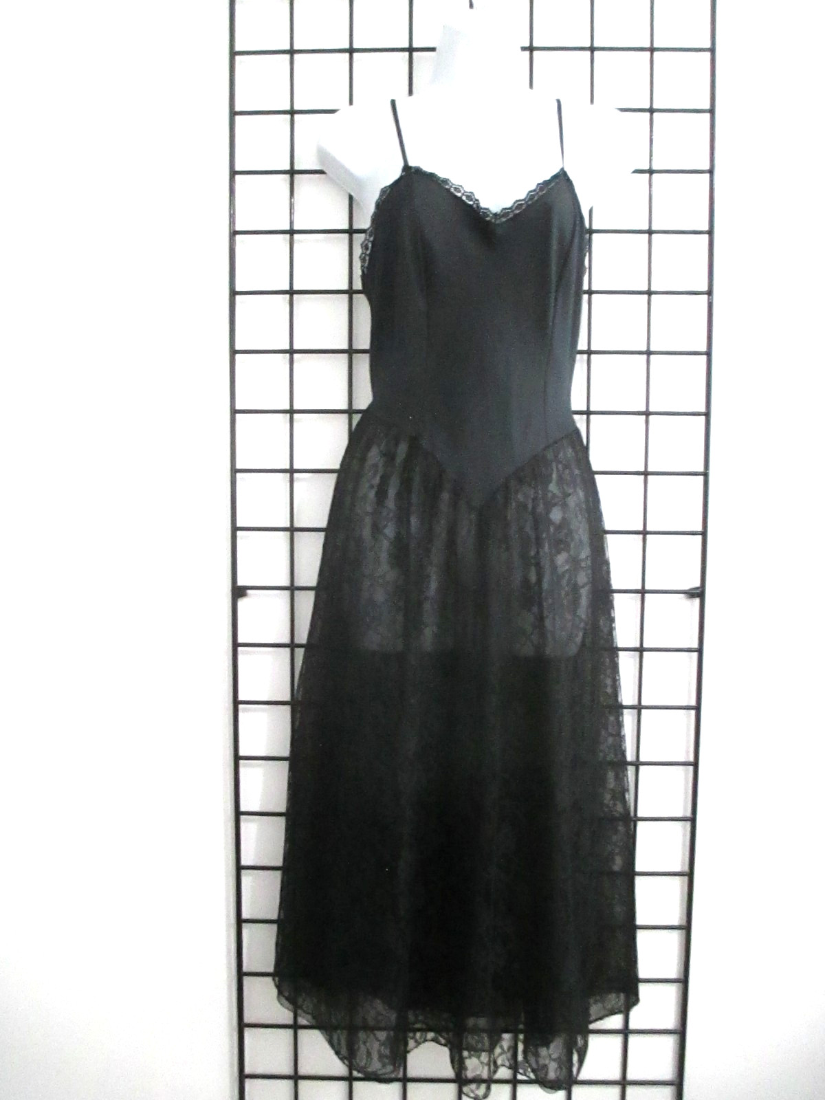 VINTAGE UNDERCOVER WEAR / USA 🌸 MEDIUM==BLACK SHEER LACE SKIRT /MAXI NIGHT GOWN
