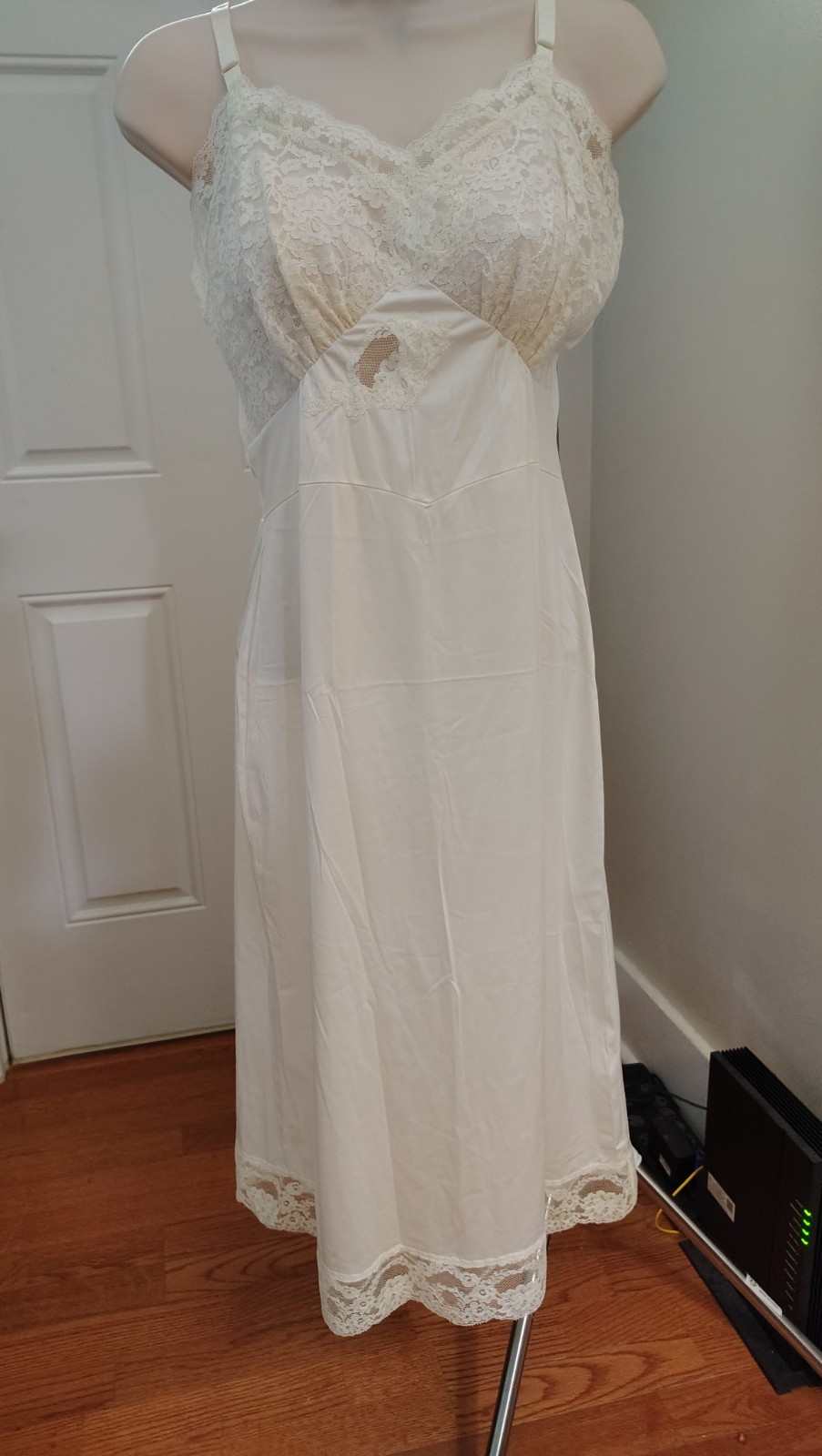 Ladies Vtg. Slip, 1960&rsquo;s SHADOWLINE, New. Ivory Color. Sz.36 TALL