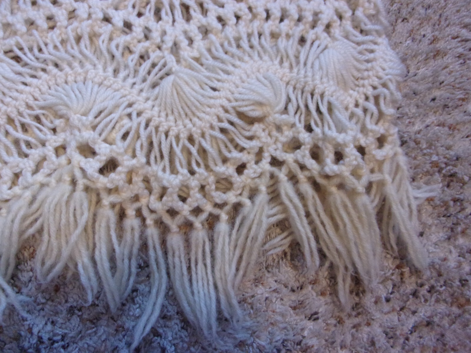 Vintage Handmade Pullover Turtleneck Crochet Poncho Shawl~Fringe~Oatmeal~EUC