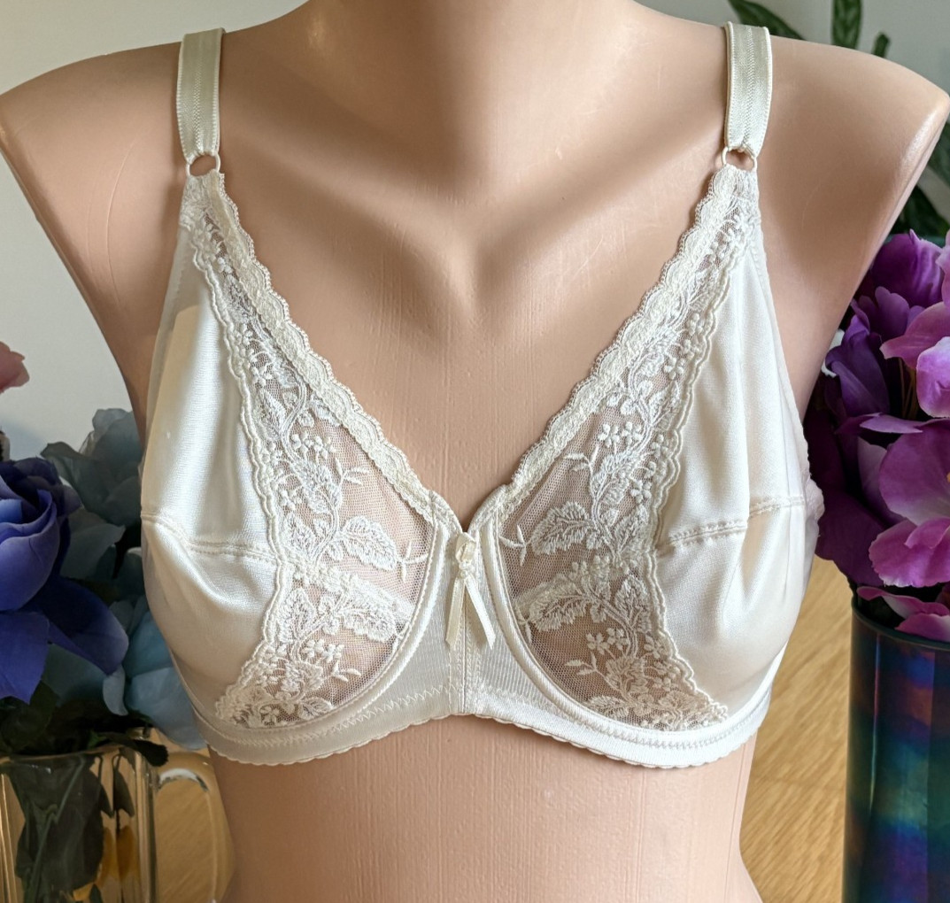 Wacoal 34D Ivory Satin & Lace Embroidered Underwire Bra #85103 Vintage