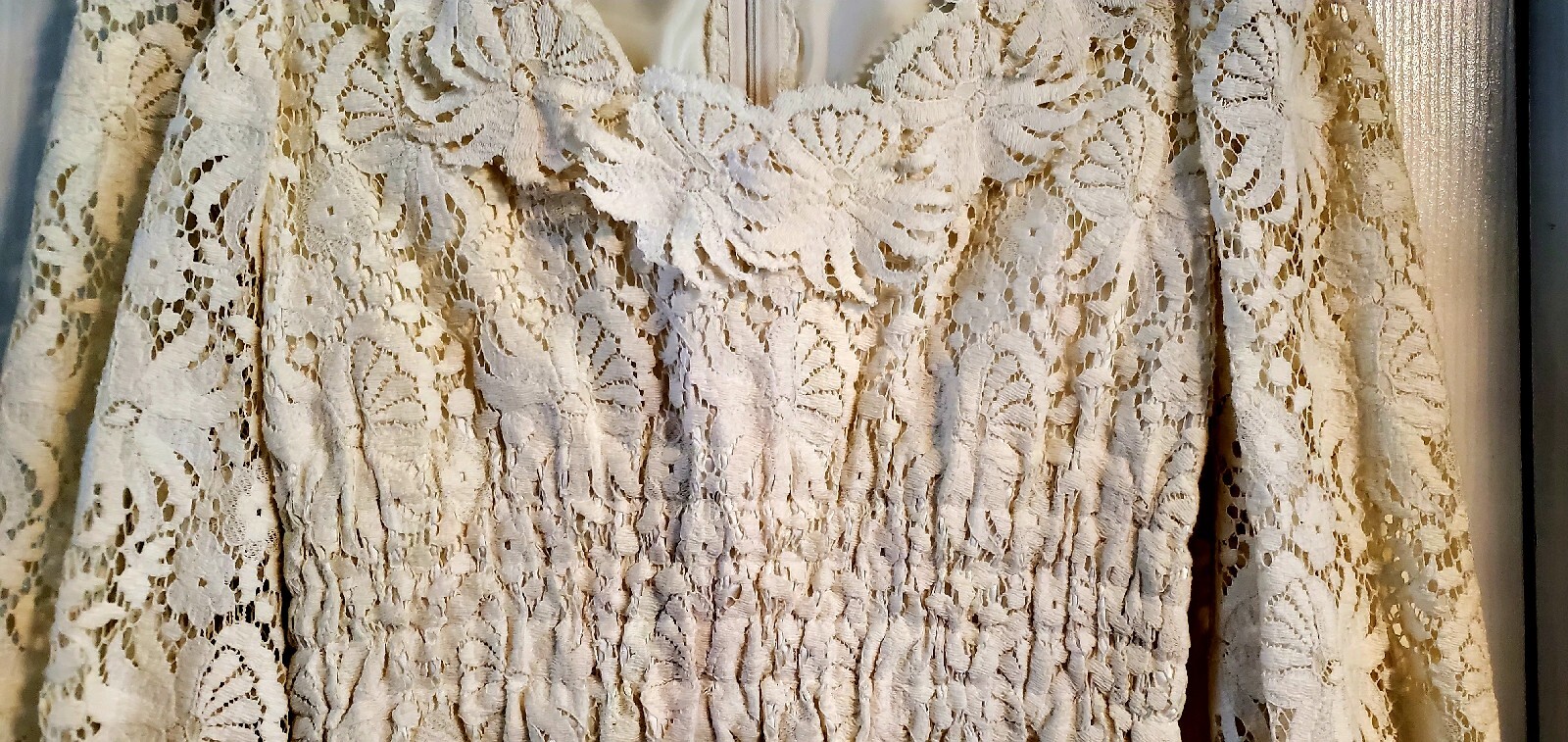 Vintage Ivory Cream Romantic Lace Elastic Waist Cuffs Custom Made Wedding Dress