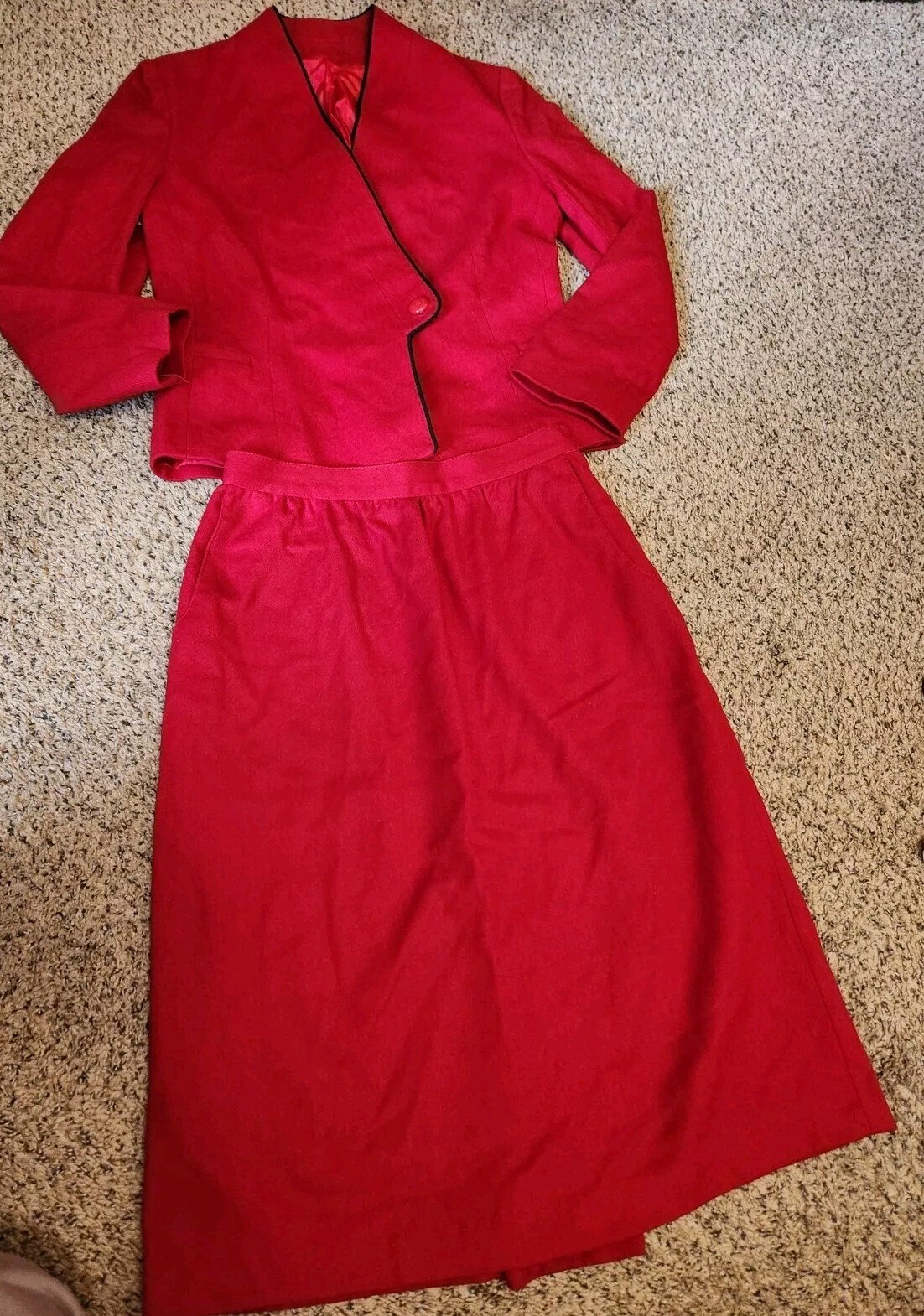 💥 Women&rsquo;s Vintage Union 1960s Winkelmans Wool Suit Set Skirt Jacket Cherry Red