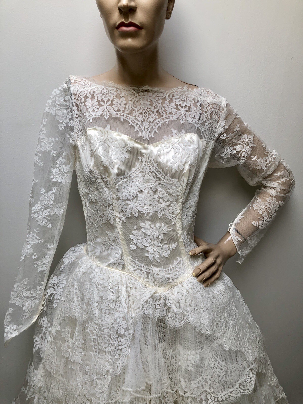 Vintage 1950s Princess Bride Wedding Gowns Ivory Illusion Chantilly Lace Dresses