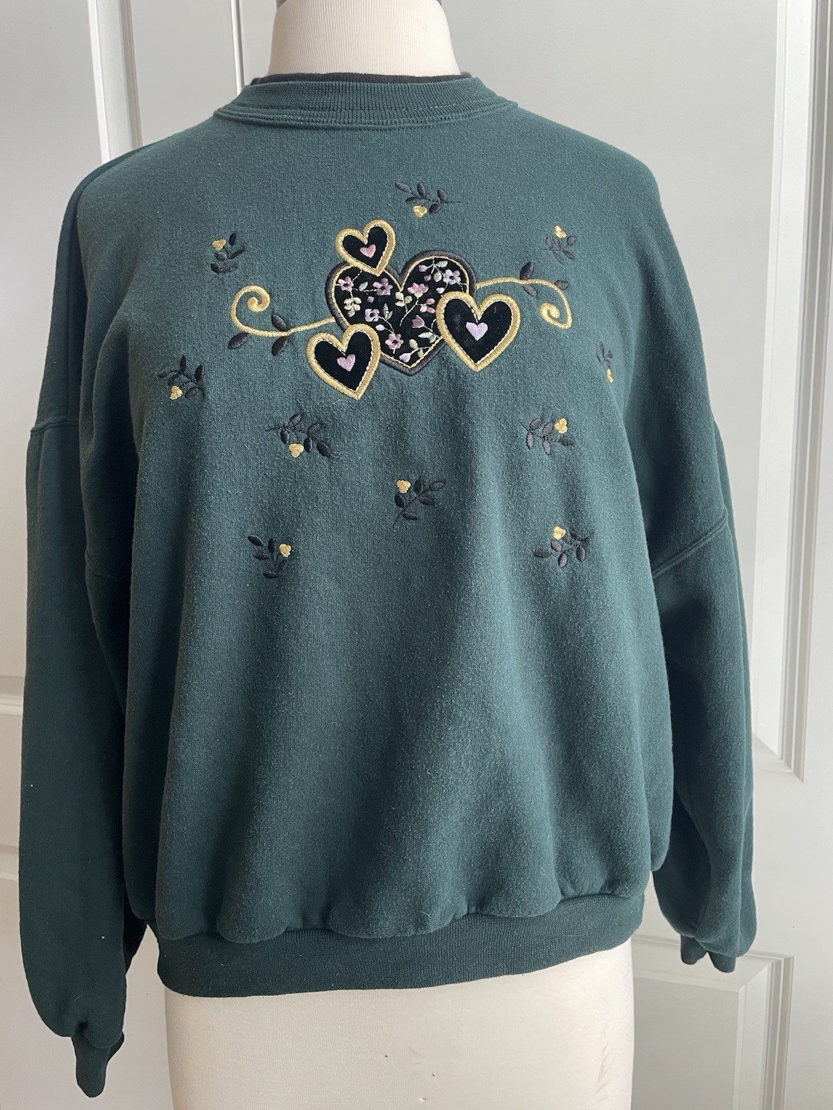 Vintage 90s Grandma Sweatshirt Green Floral Hearts Embroidered Top Stitch Med PT