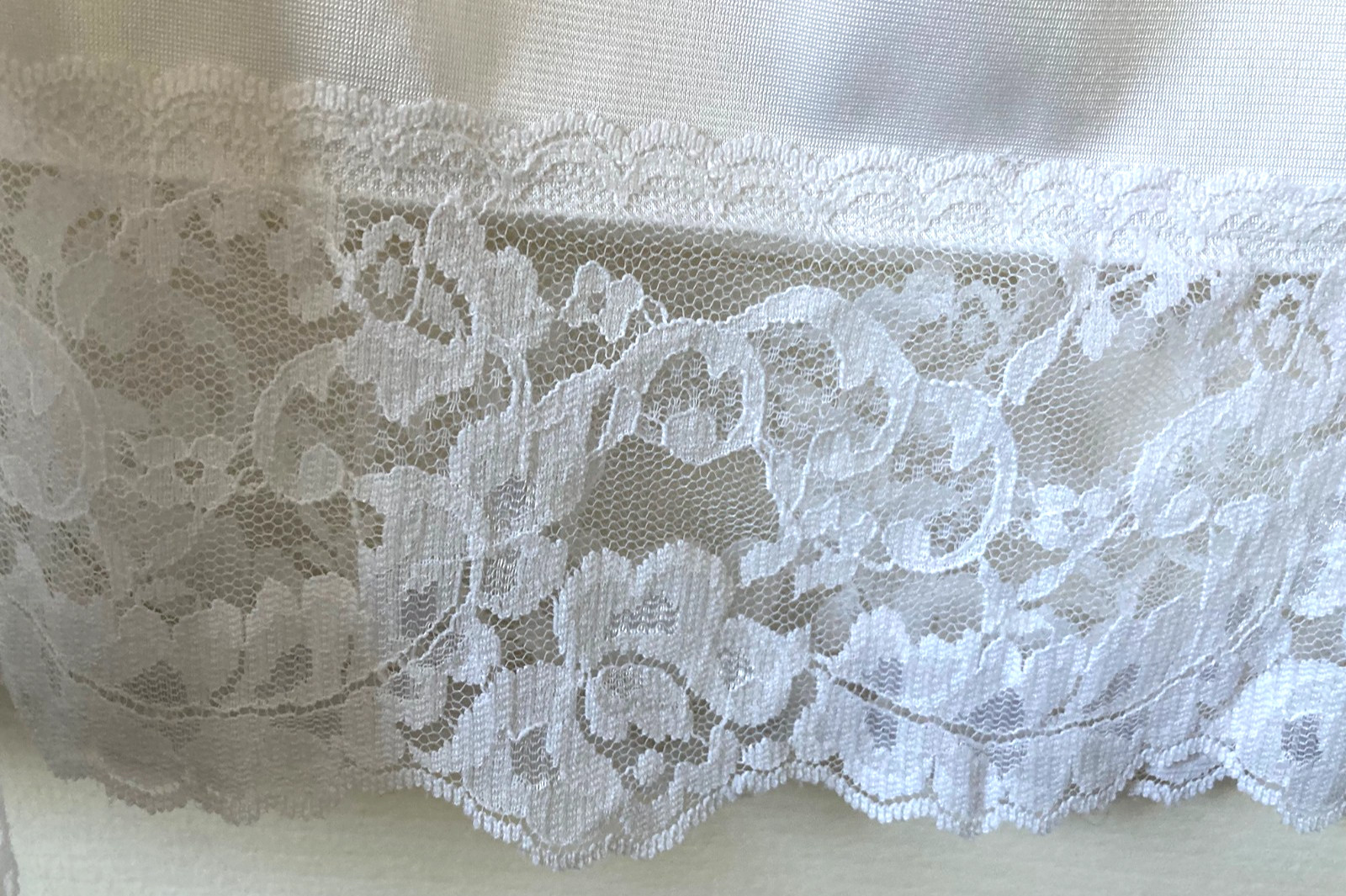 Preowned Vassarette Women&rsquo;s Full Figure White Nylon Half Slip Style 11805 2XL 28