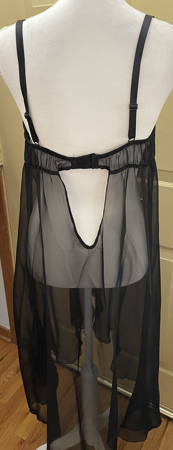 Intimate Attitudes Negligée Black Sheer Lace Sequins Built In Bra size 1X