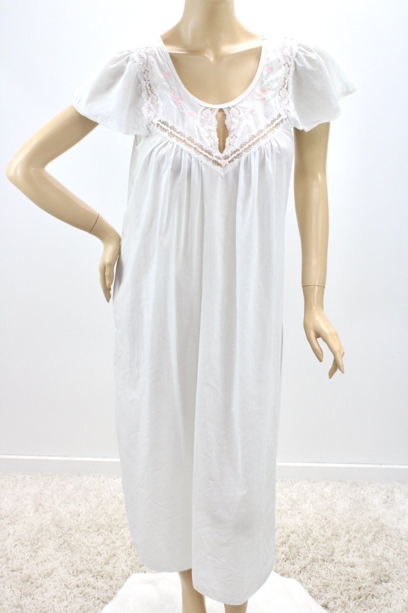 Vintage Barbizon Chamise Nightgown Embroidered flowers Lace Polycotton M